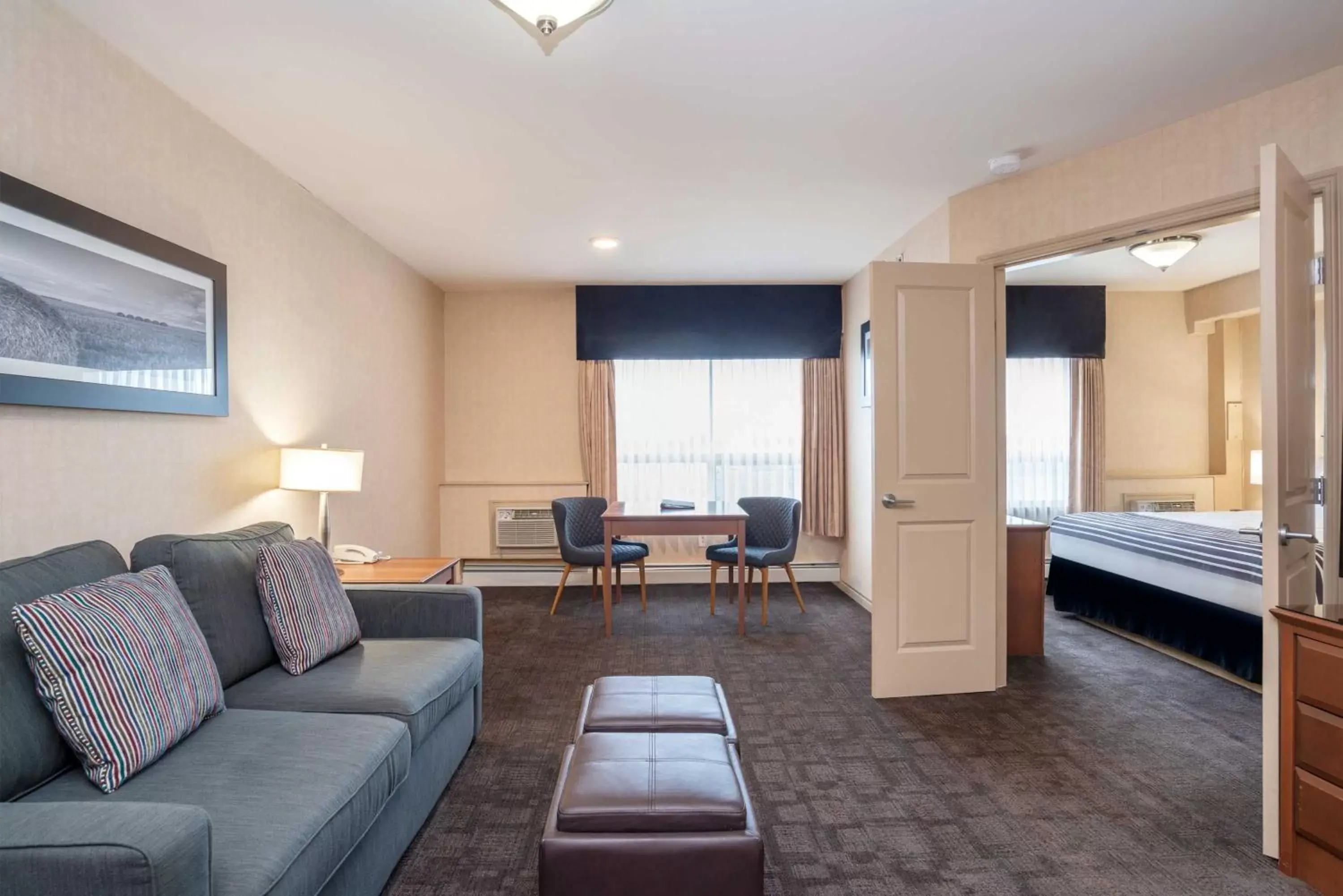 Bedroom, Seating Area in Sandman Hotel & Suites Regina