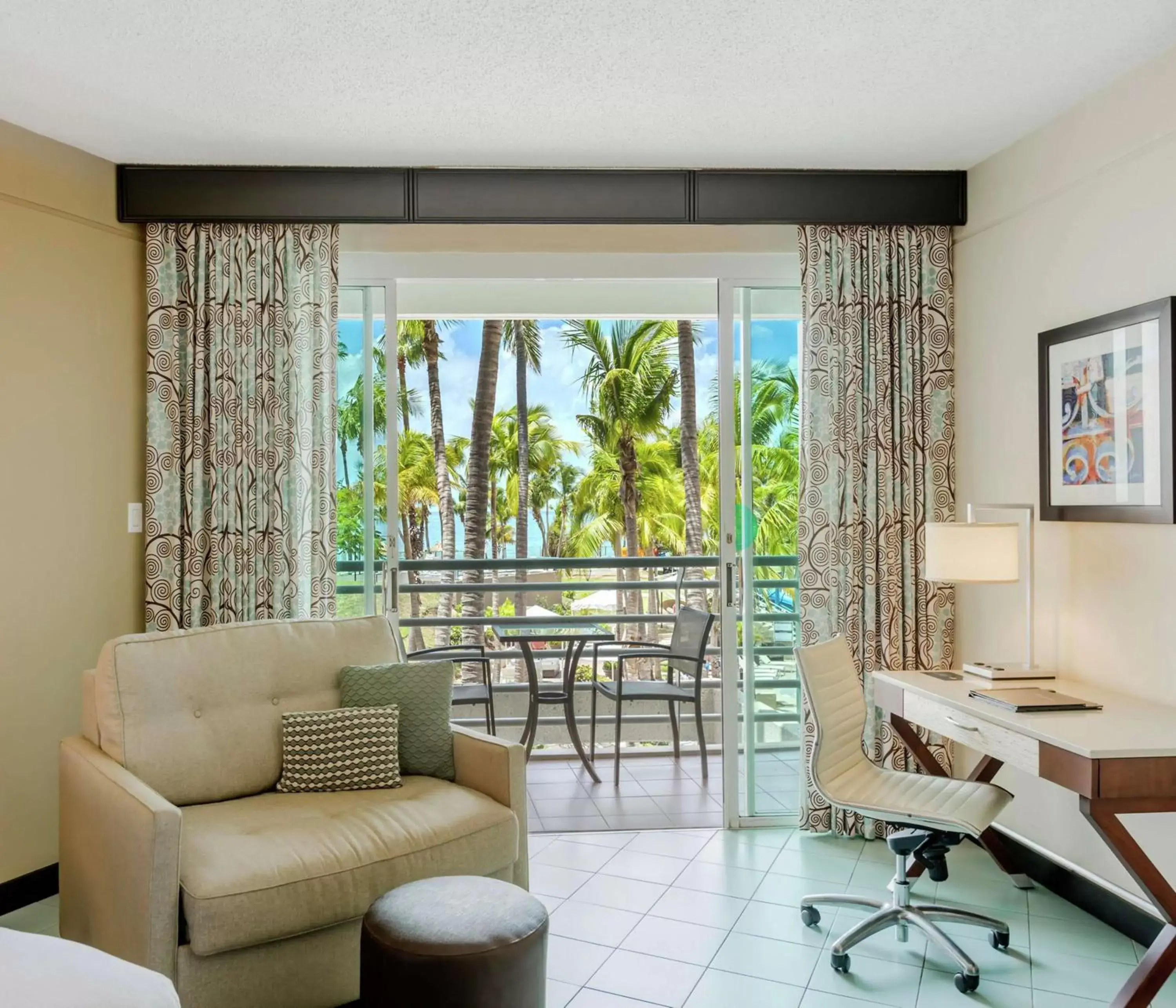 Bedroom, Seating Area in Hilton Ponce Golf & Casino Resort