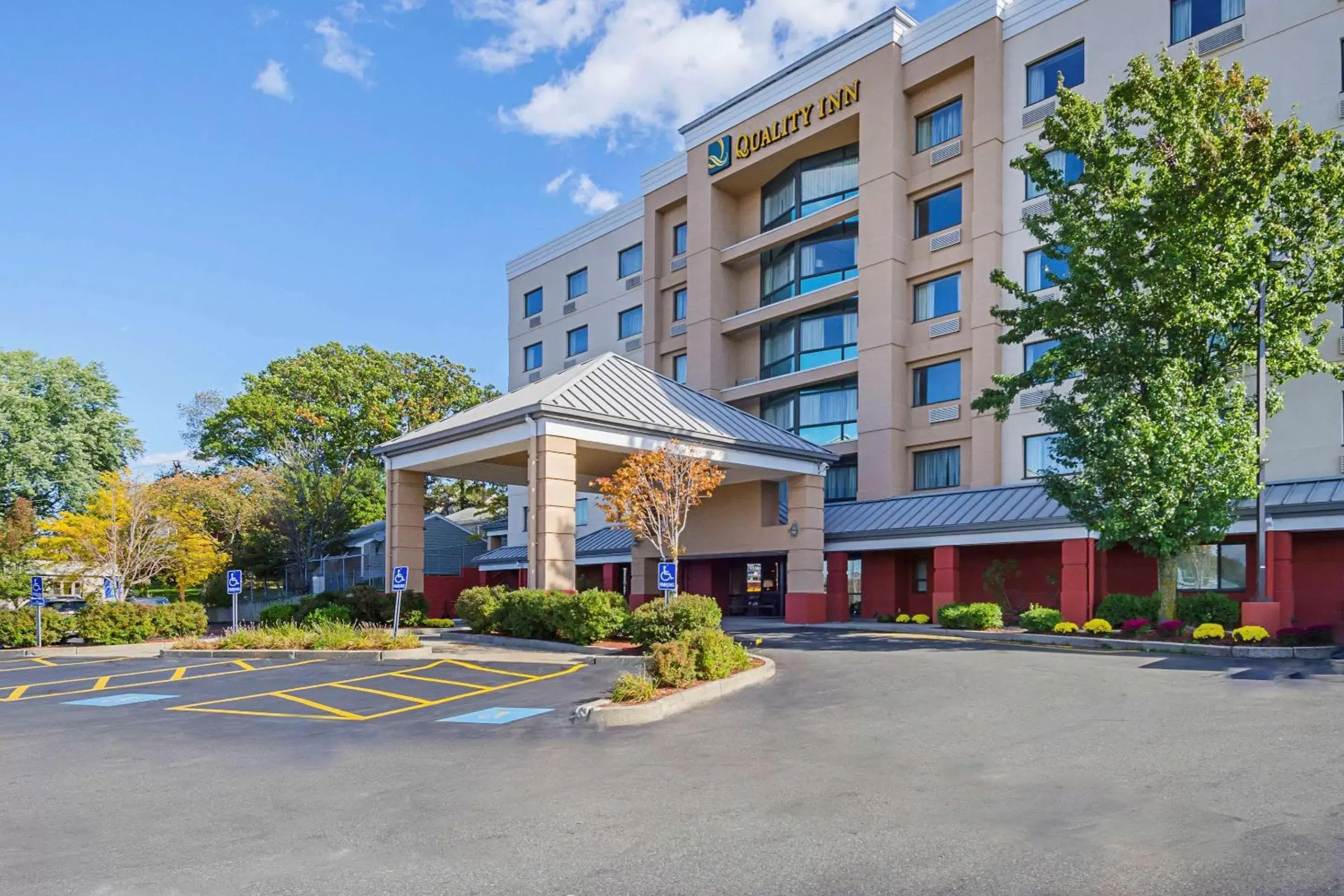 Property building in Quality Inn Boston-Revere Property building in Quality Inn Boston-Revere