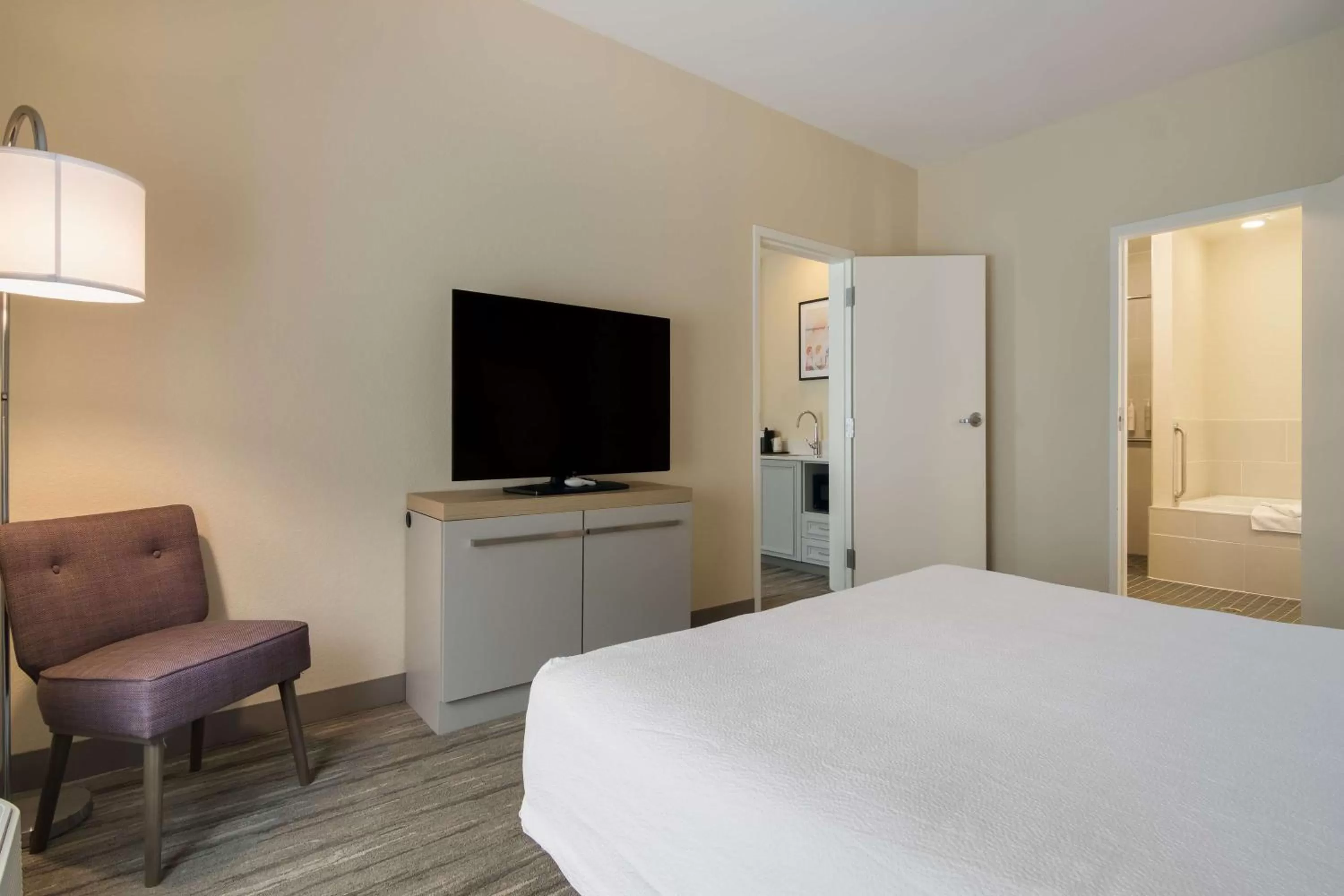 Bed in Hilton Garden Inn Madison West/Middleton