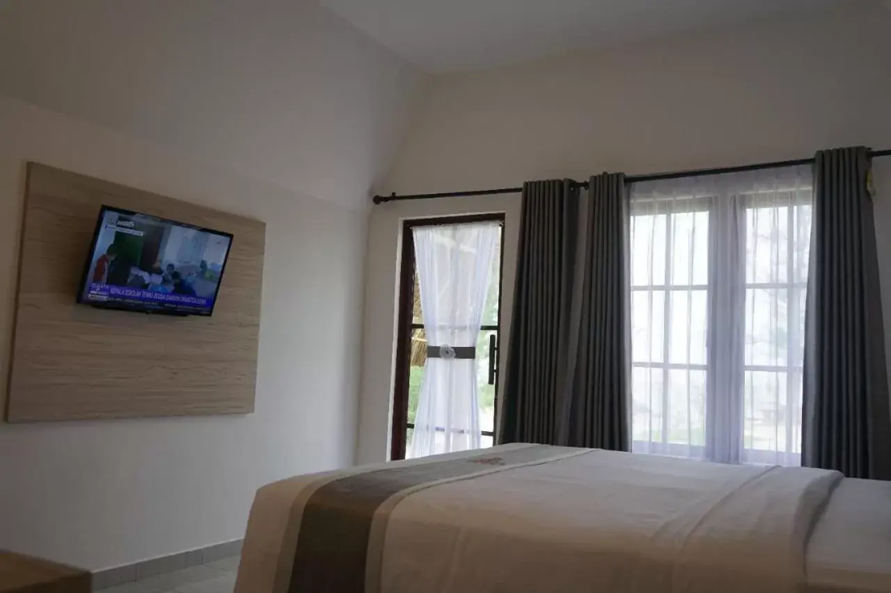 Bedroom, Bed in Madu Tiga Beach & Resort