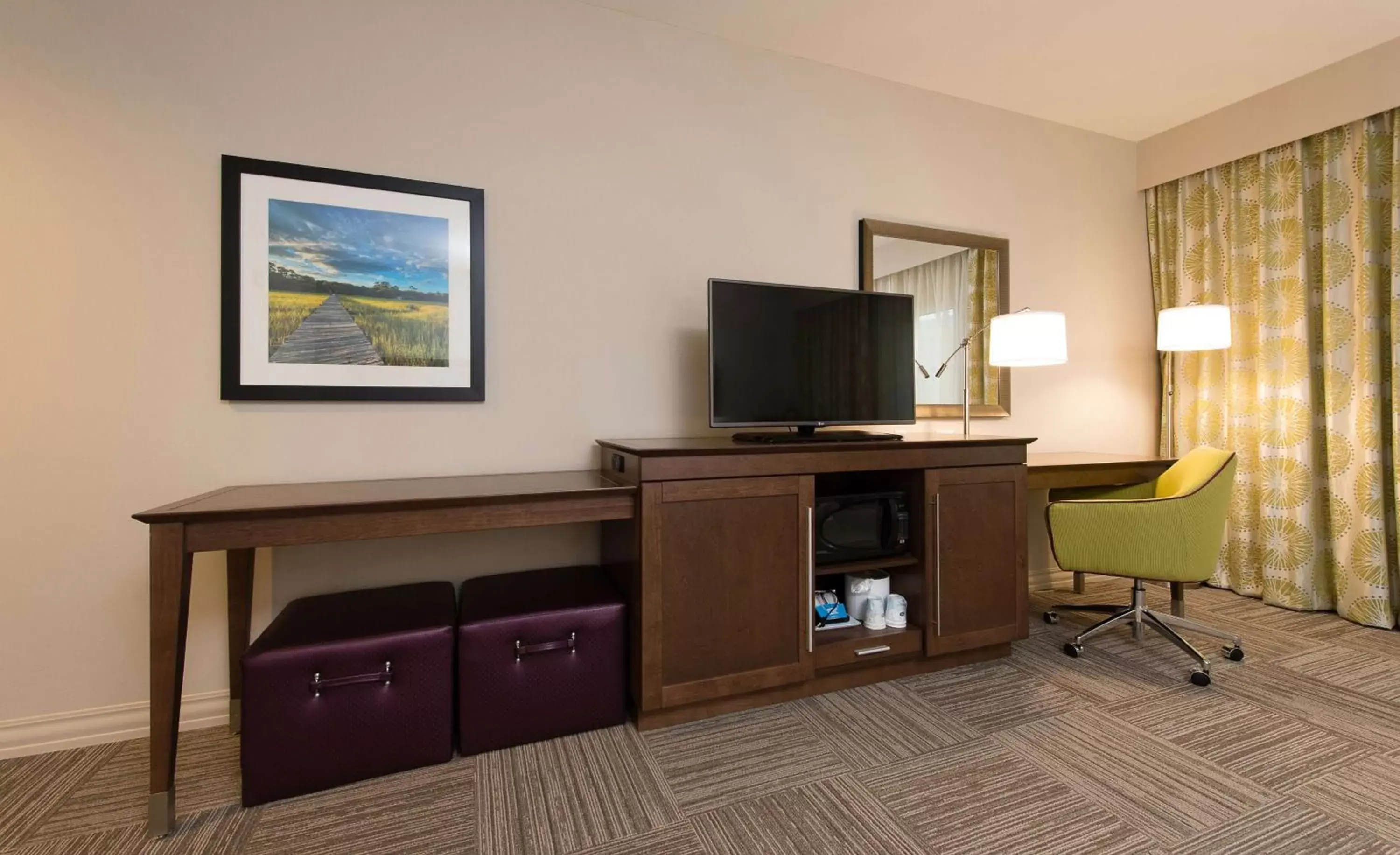 Living room, TV/Entertainment Center in Hampton Inn & Suites Orangeburg, SC