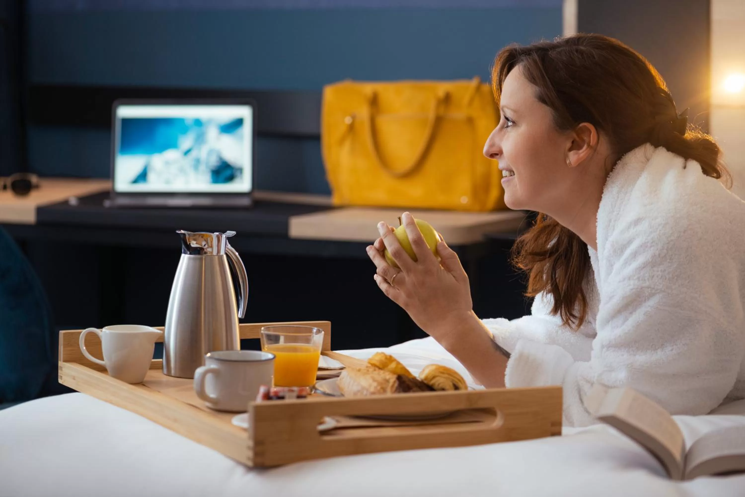People, Bed in Novotel Annemasse Centre - Porte de Genève