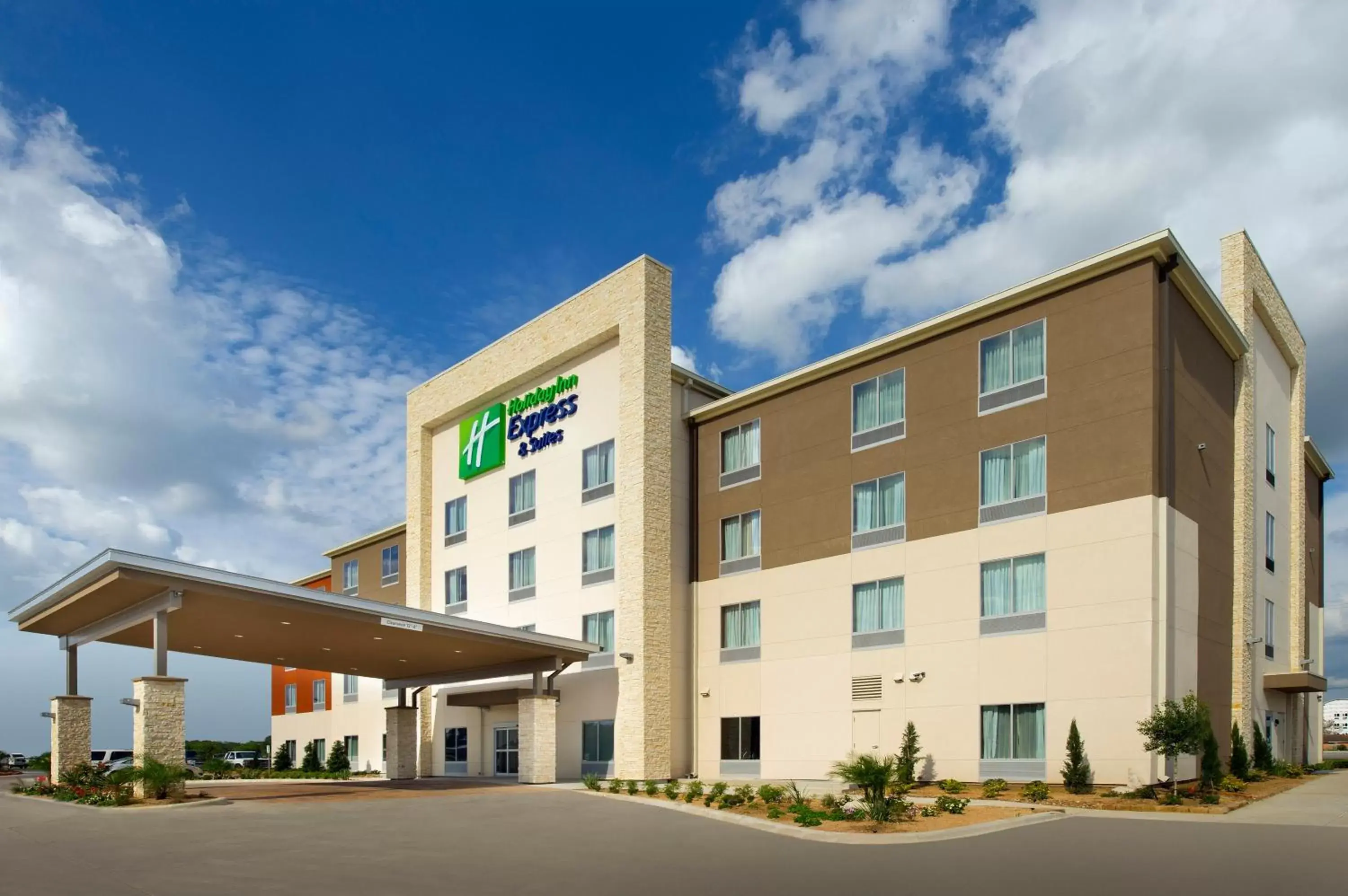 Property Building in Holiday Inn Express & Suites Bay City, an IHG Hotel