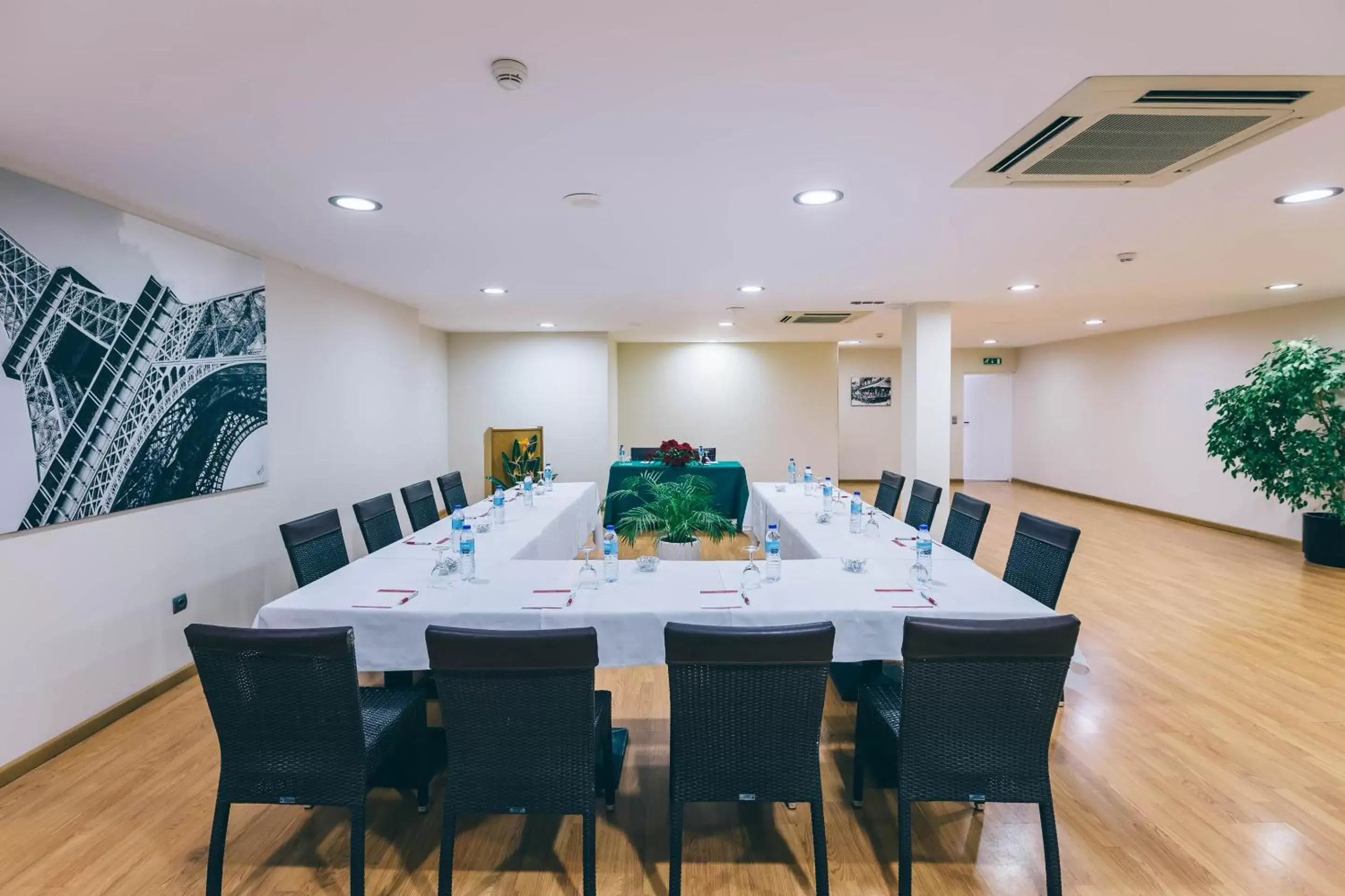 Meeting/conference room in Muthu Raga Madeira Hotel