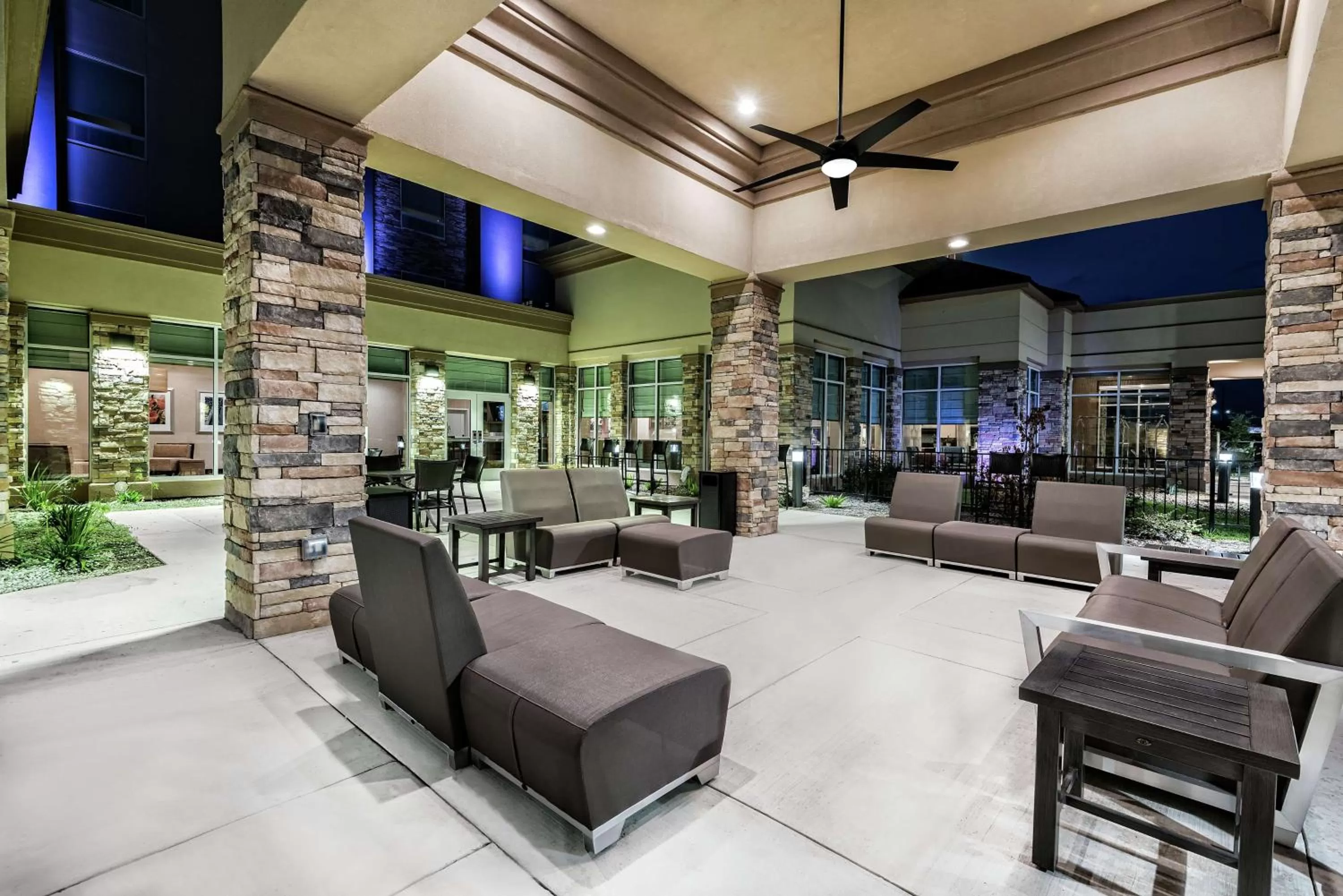 Patio in Hilton Garden Inn San Marcos