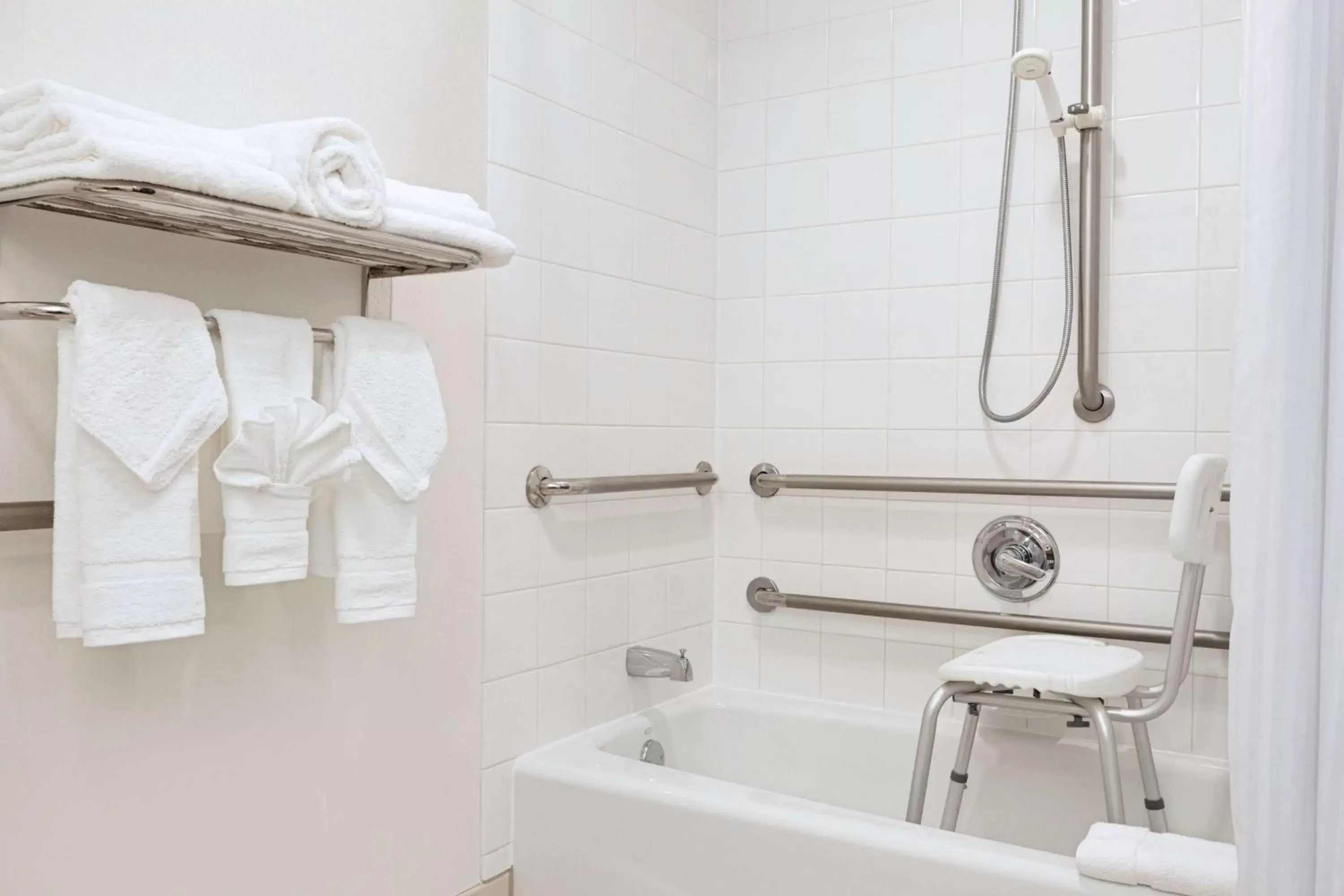 Bathroom in Hilton Garden Inn Worcester Bathroom in Hilton Garden Inn Worcester