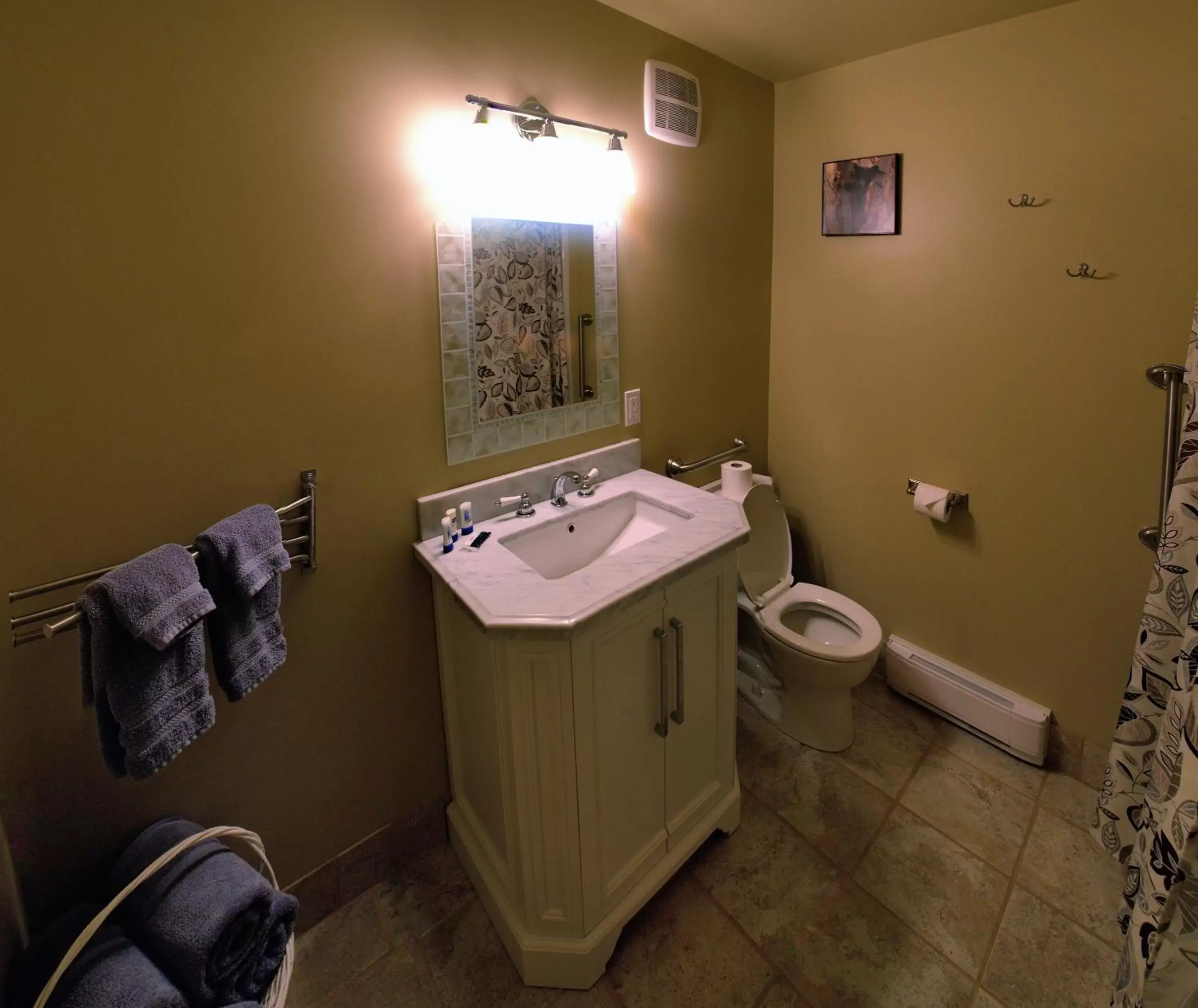 Bathroom in Parkside Inn