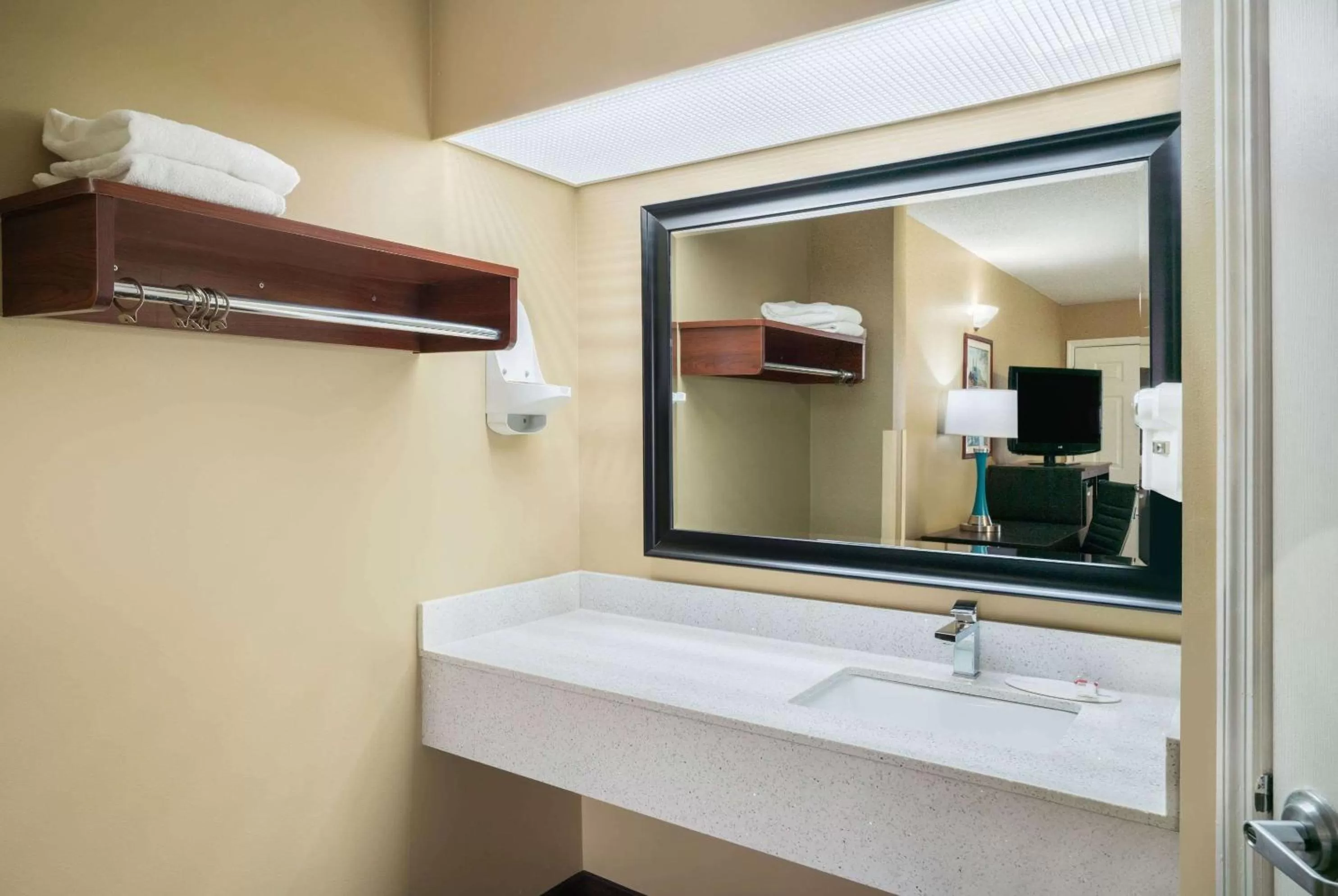 Photo of the whole room in Baymont by Wyndham Prattville - Montgomery