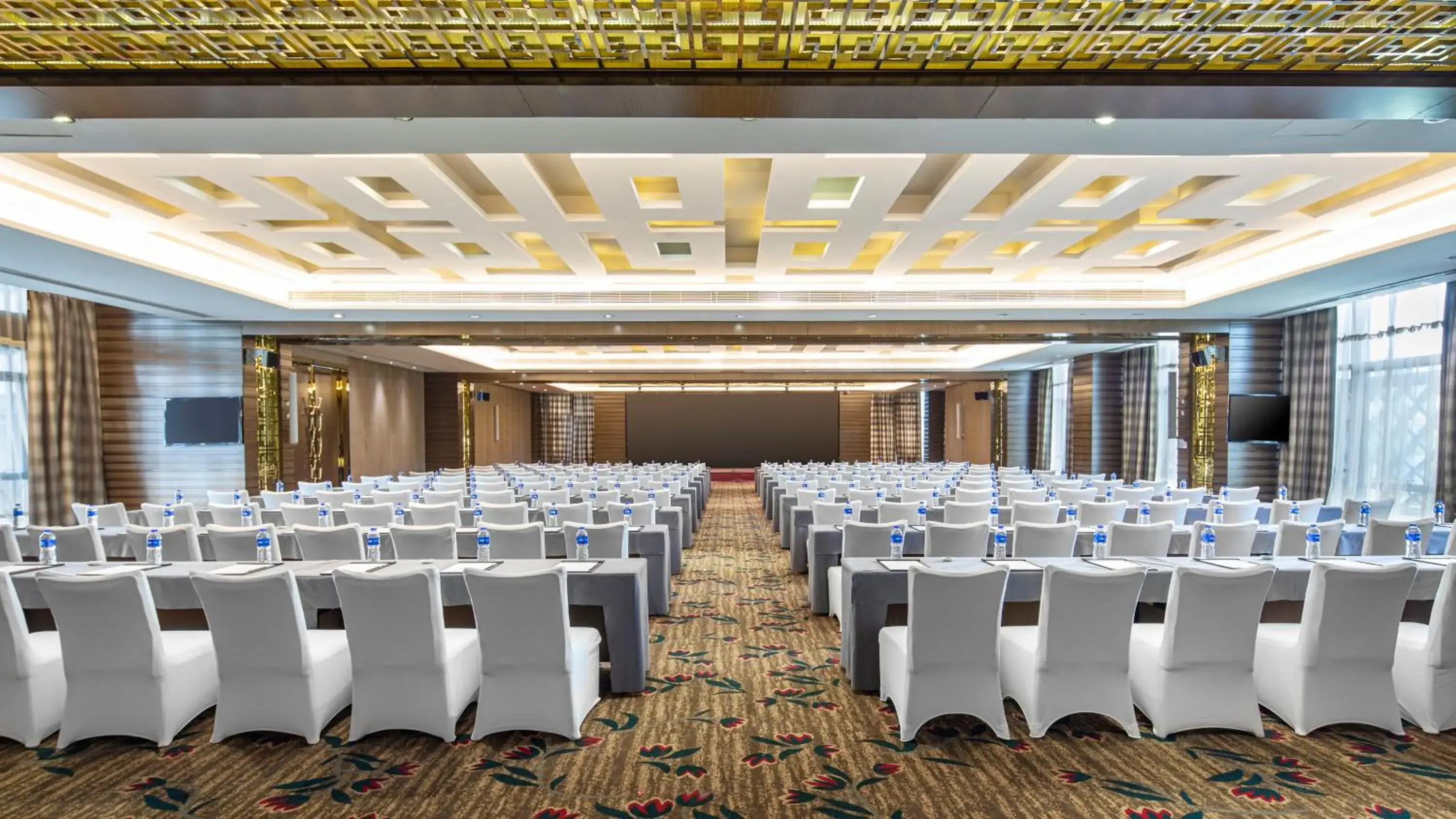 Meeting/conference room in Crowne Plaza Huangshan Yucheng, an IHG Hotel