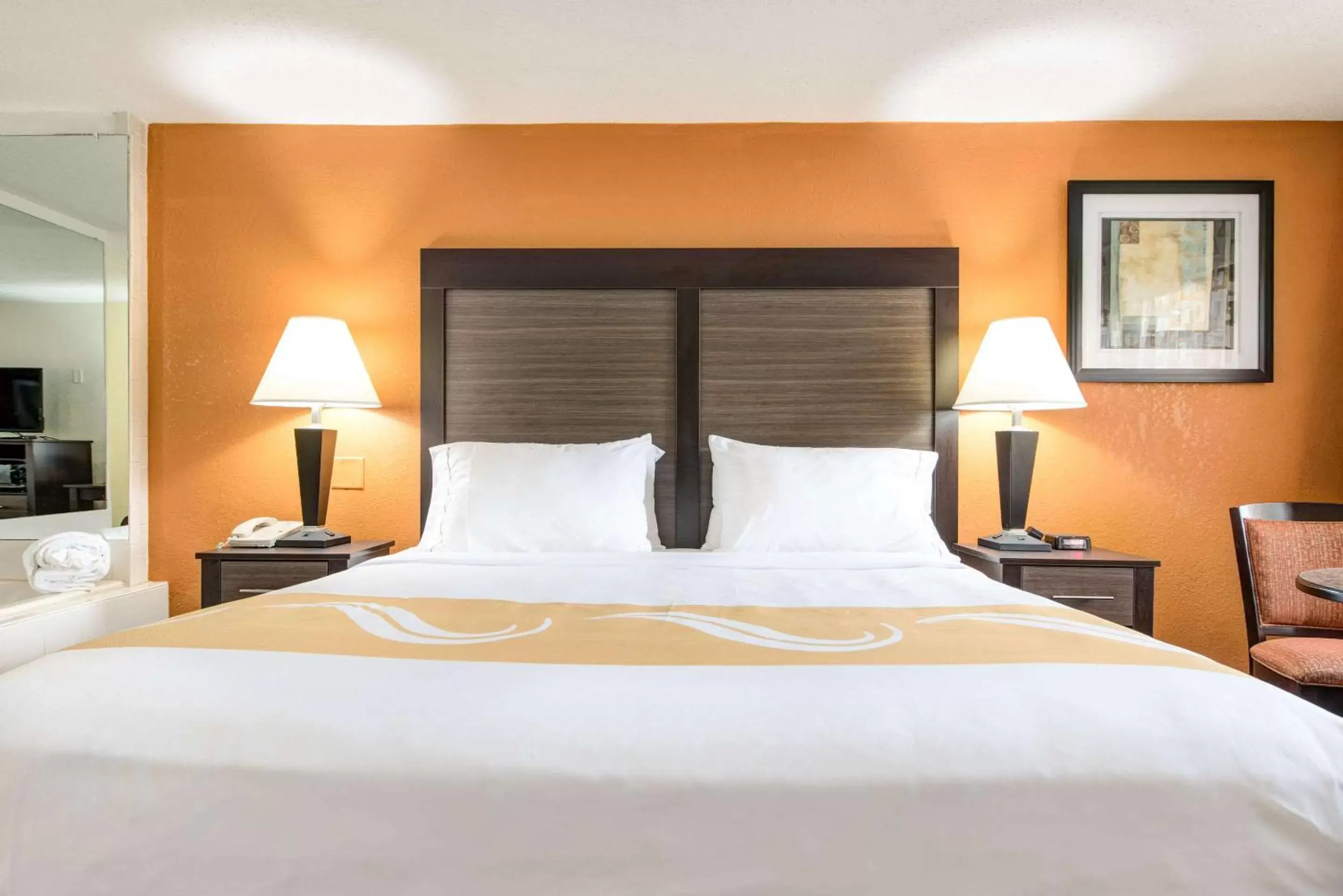 Photo of the whole room, Bed in Quality Inn Creekside - Downtown Gatlinburg Photo of the whole room, Bed in Quality Inn Creekside - Downtown Gatlinburg