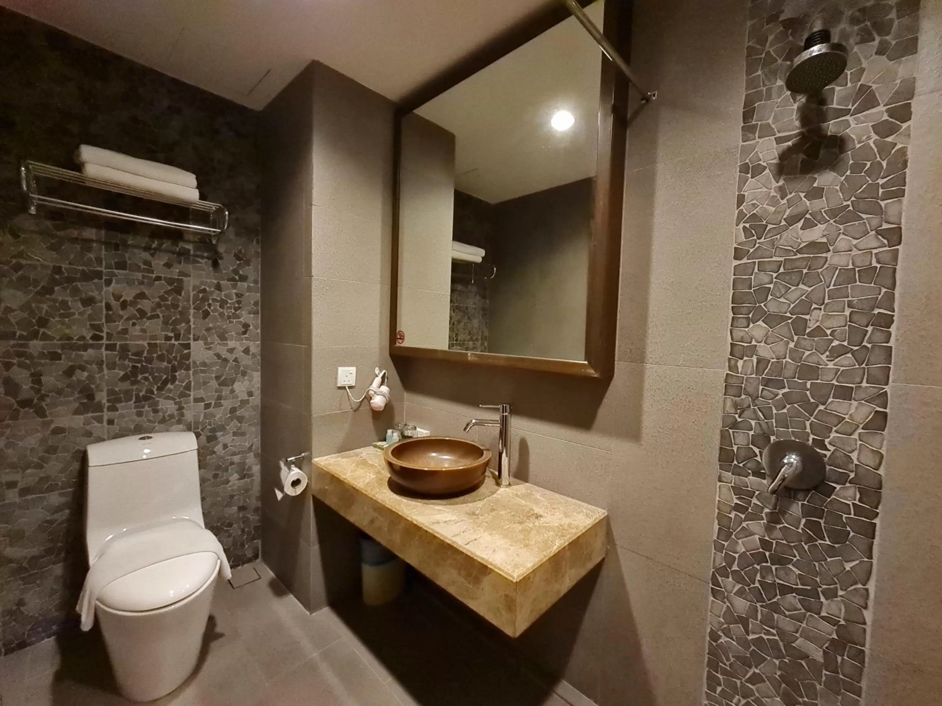 Shower in Swan Garden Hotel