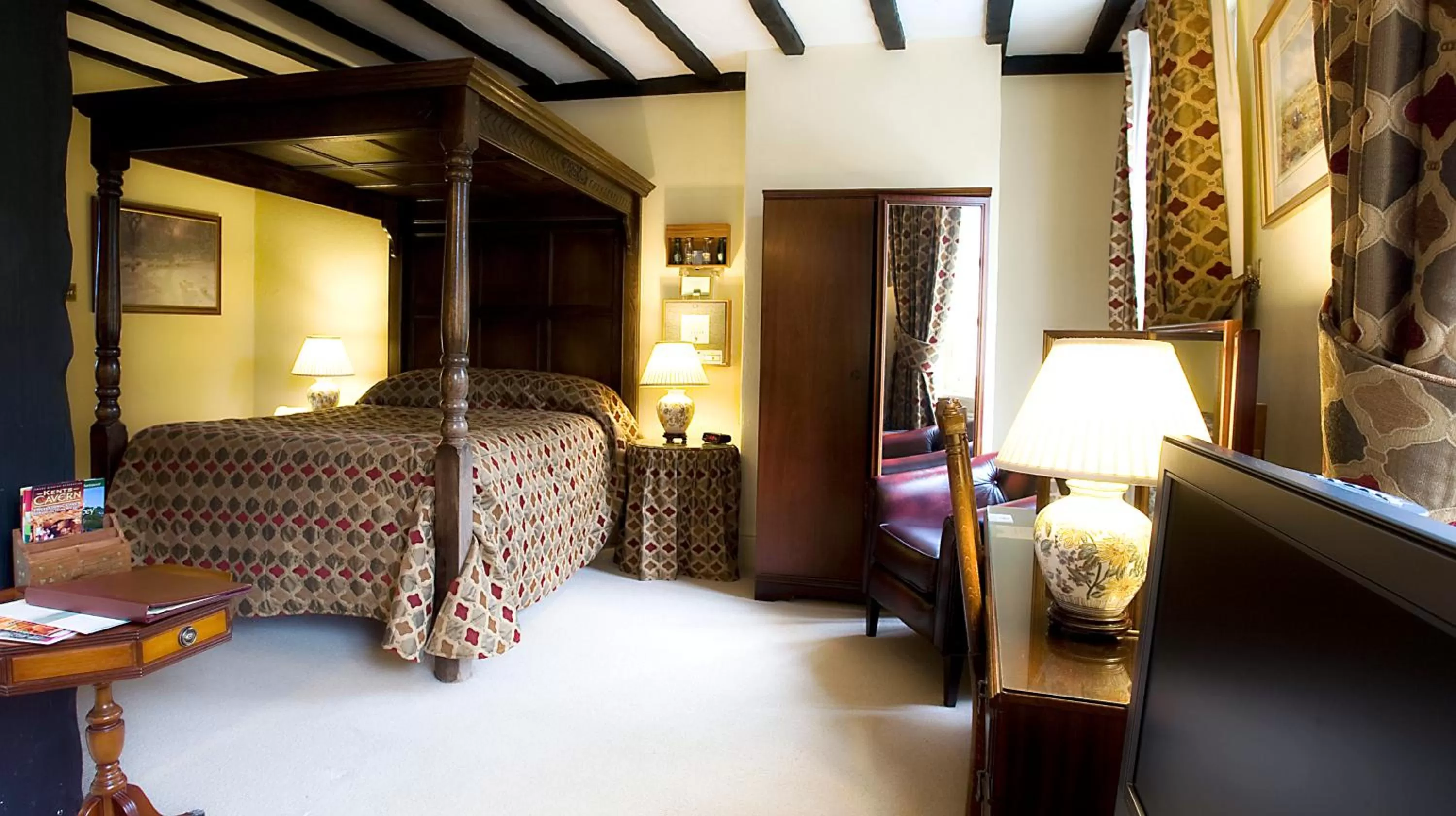 Photo of the whole room, Bed in The Rock Inn
