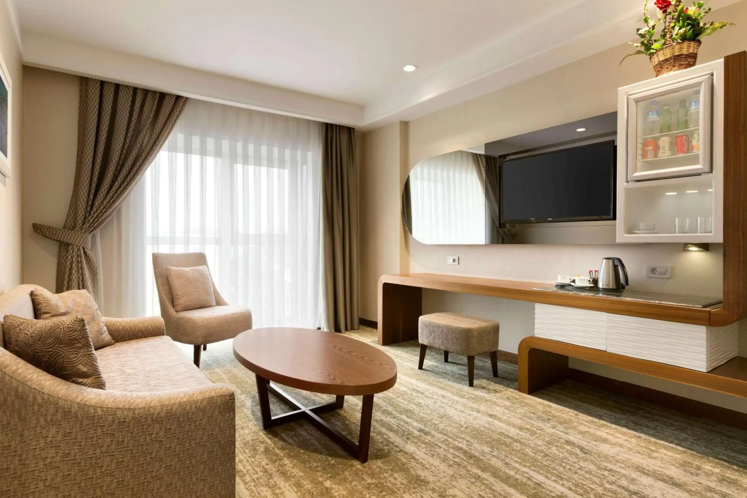 Photo of the whole room, Seating Area in Ramada by Wyndham Gemli̇k