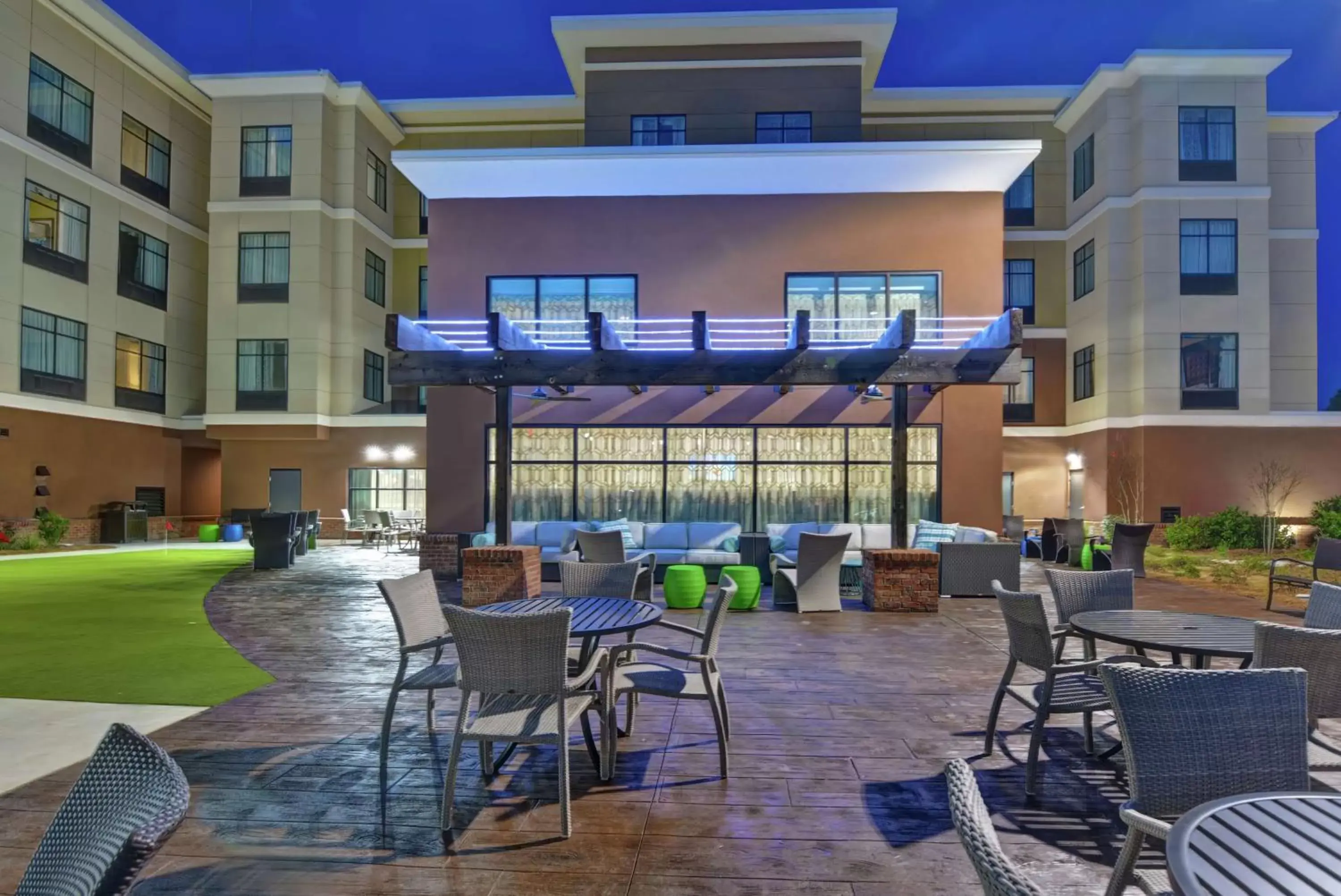 Property building in Homewood Suites By Hilton Savannah Airport