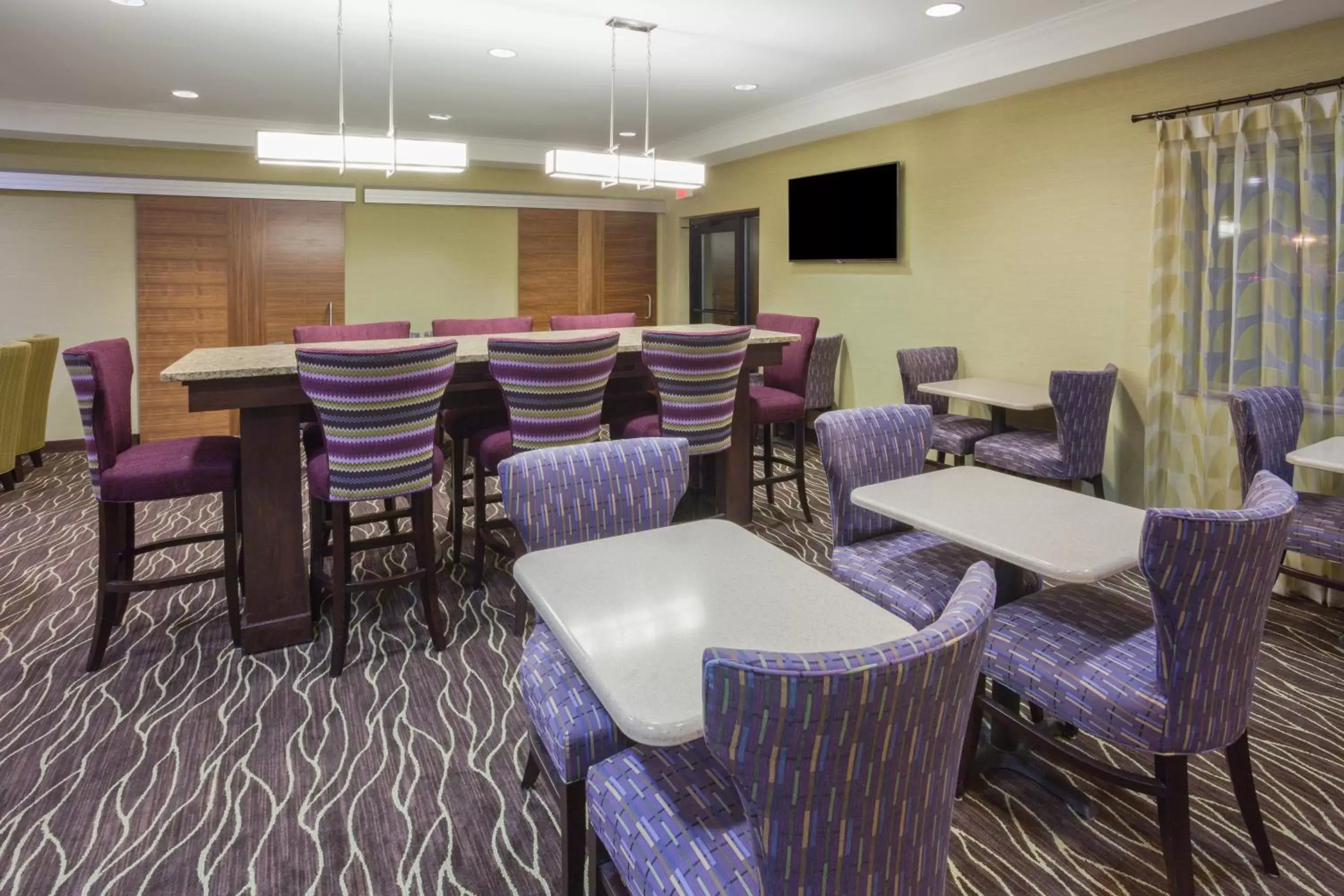 Property building, Restaurant/Places to Eat in Holiday Inn Express Hotel & Suites St. Paul - Woodbury, an IHG Hotel