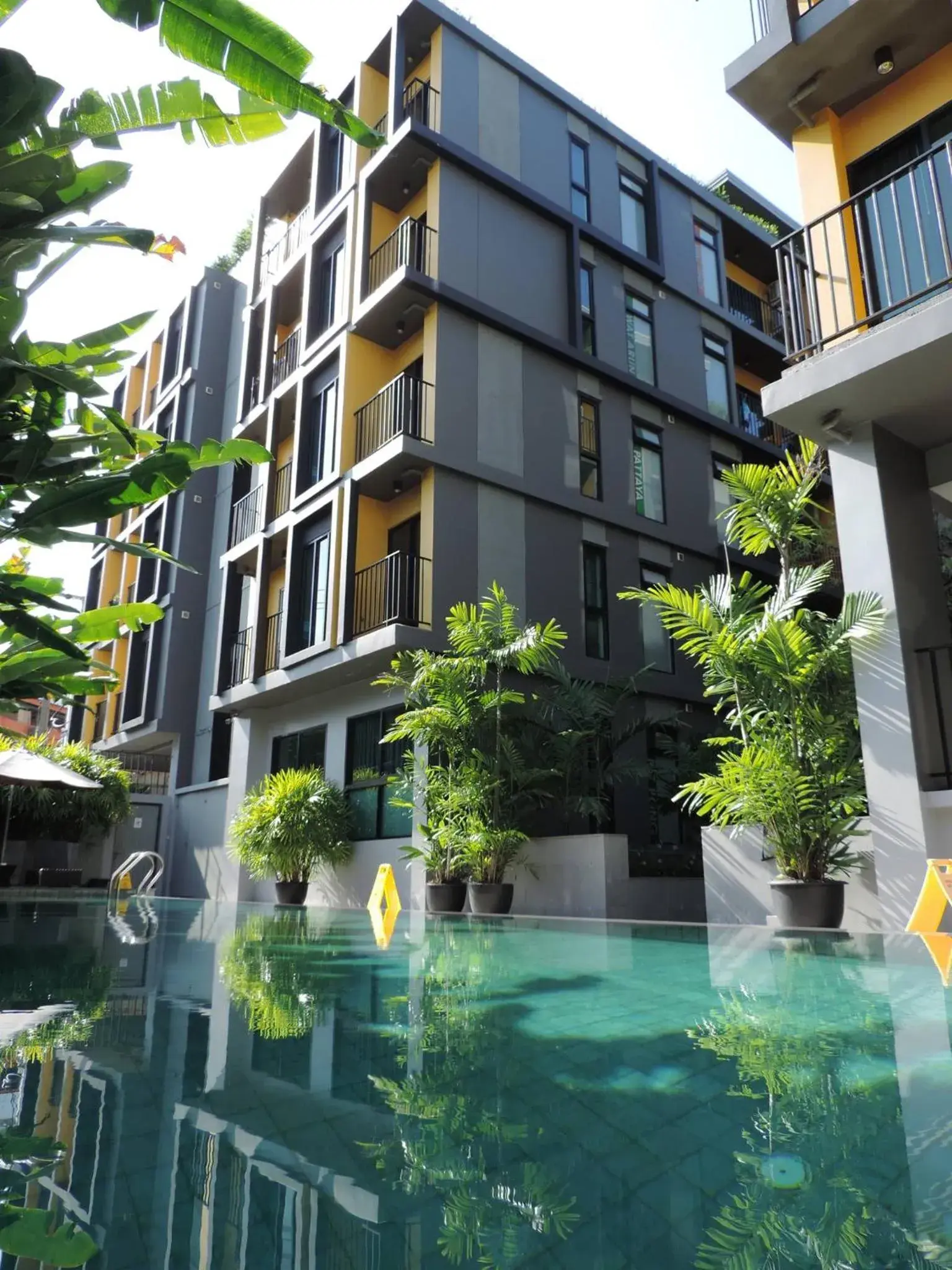 Pool view, Property Building in iSanook Bangkok