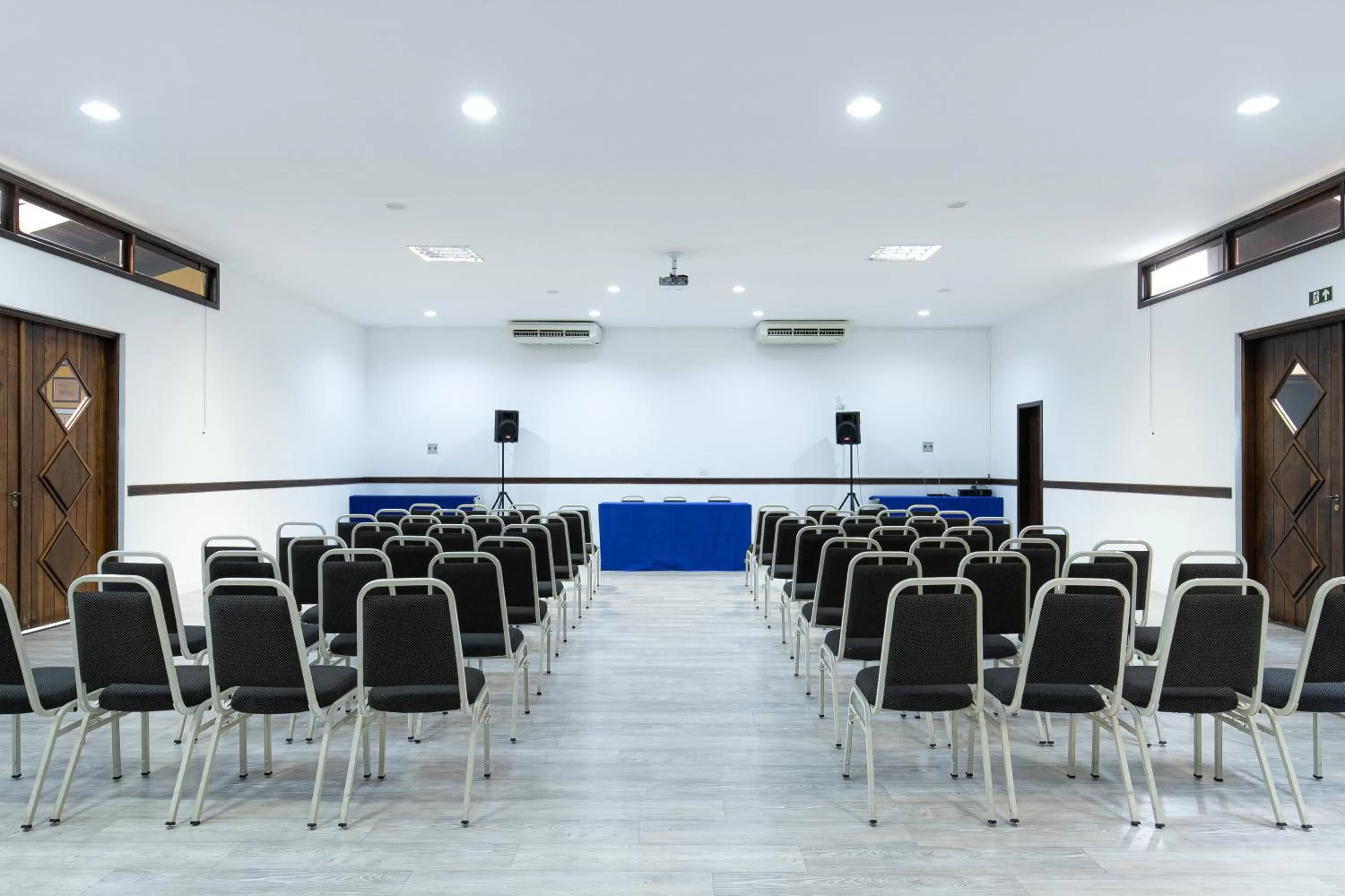 Business facilities in Hotel Flat Petras Residence