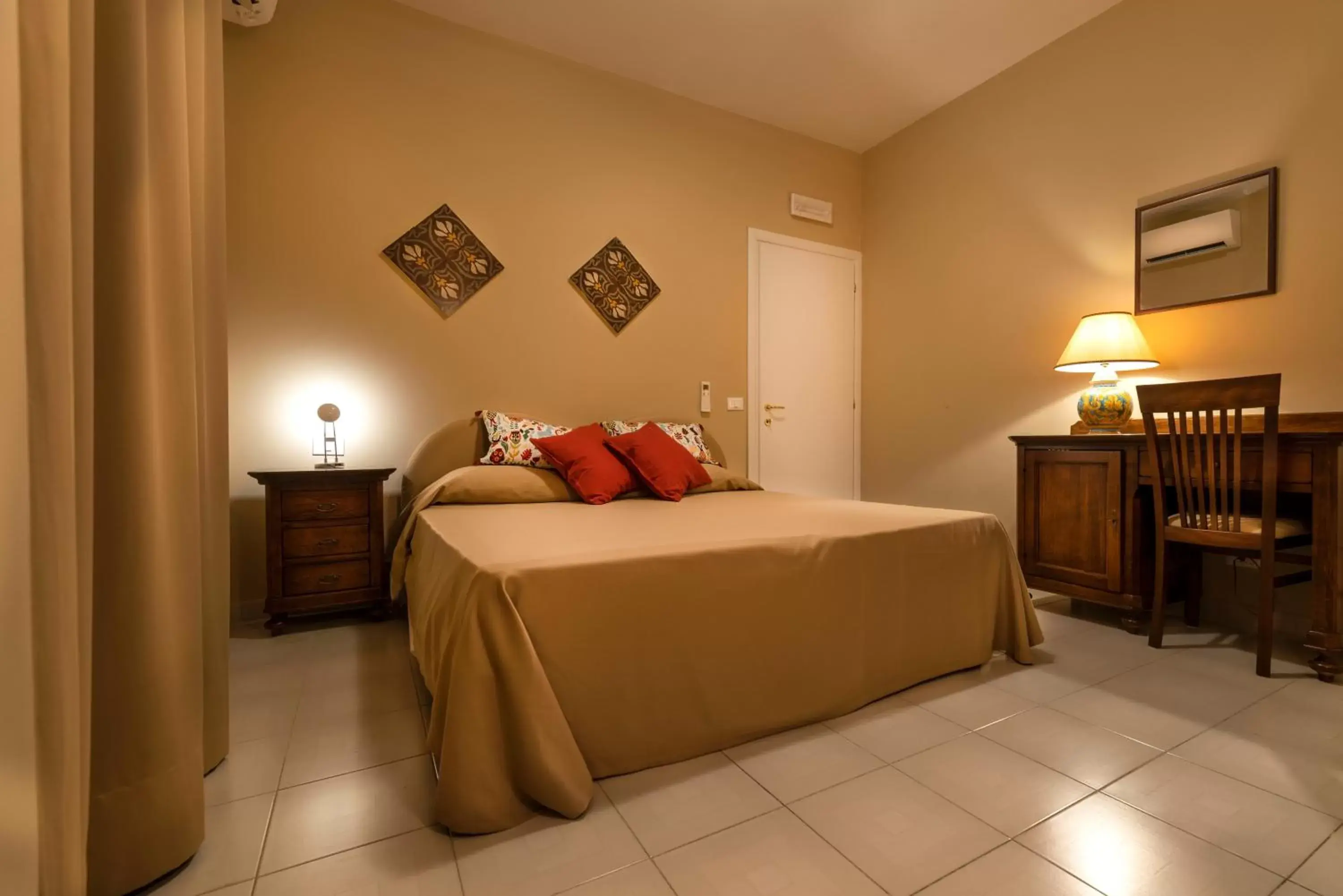 Bed in VILLA SAN LORENZO ROOM SUITE & RESTAURANT