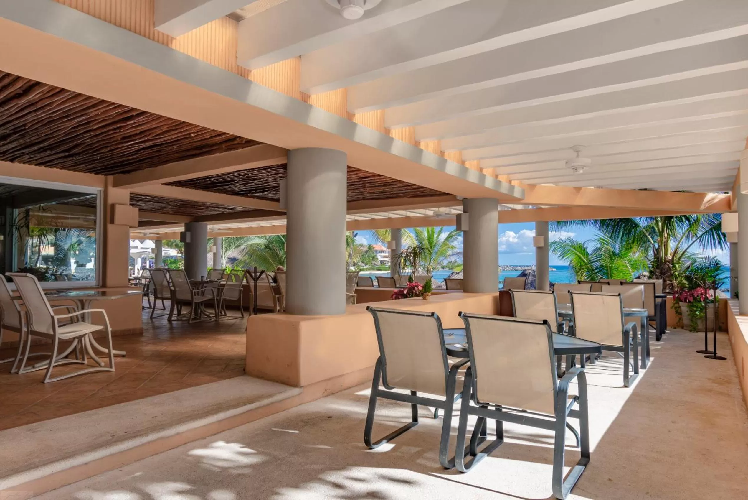 Restaurant/places to eat in Puerto Aventuras Hotel & Beach Club