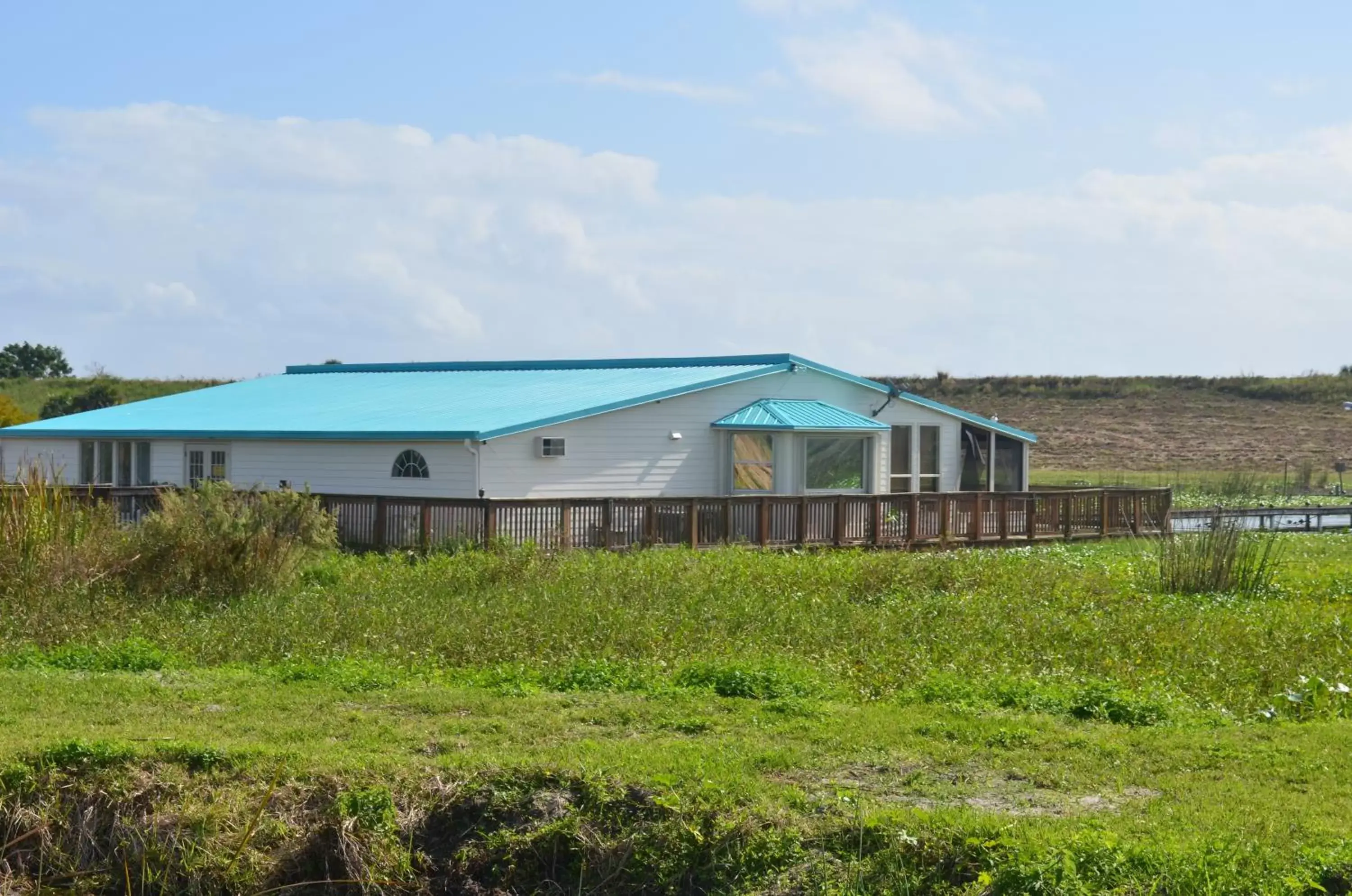 Patio, Property Building in Days Inn & Suites by Wyndham Lake Okeechobee