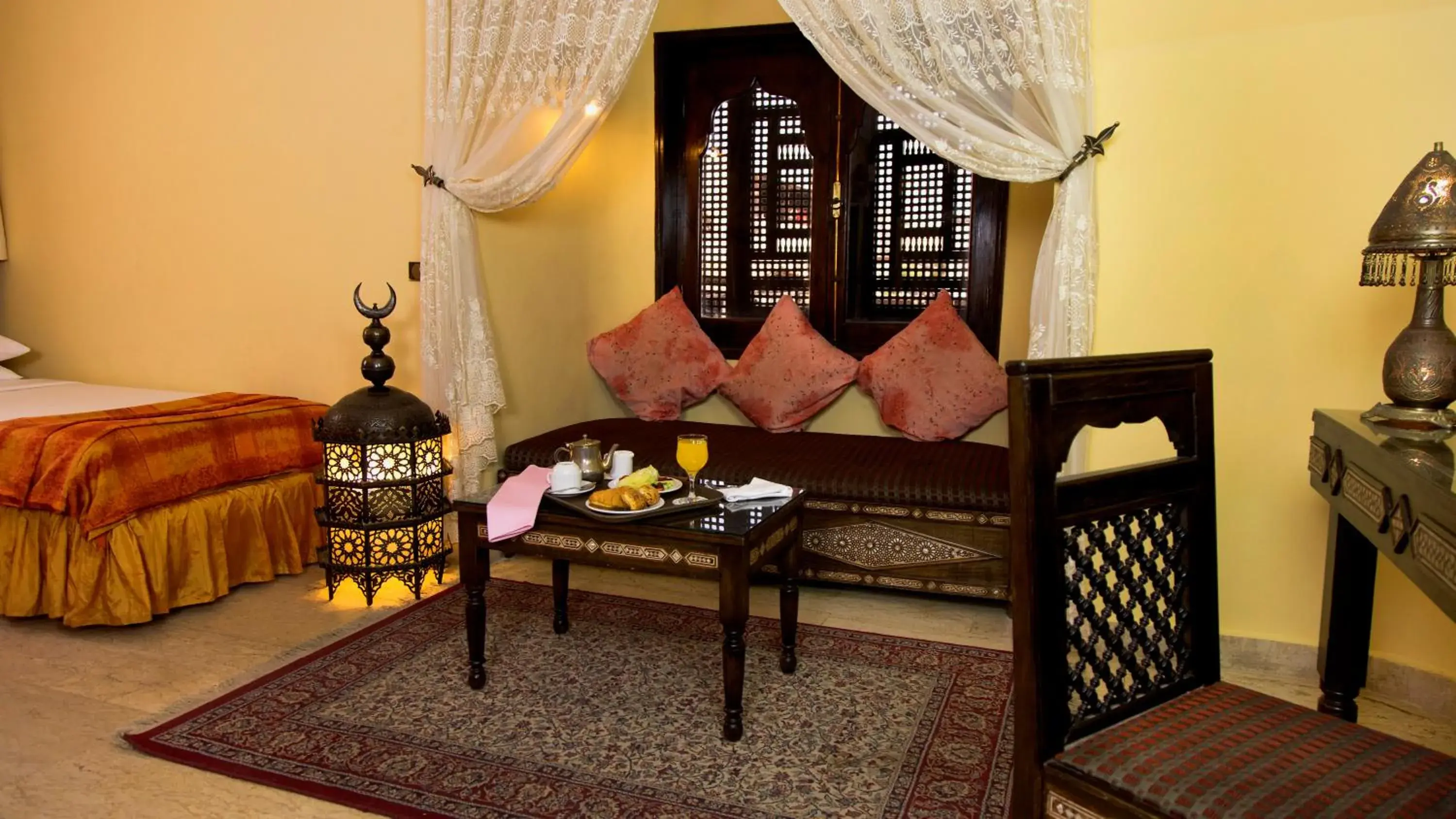 Bed, Seating Area in Oriental Rivoli Hotel & Spa