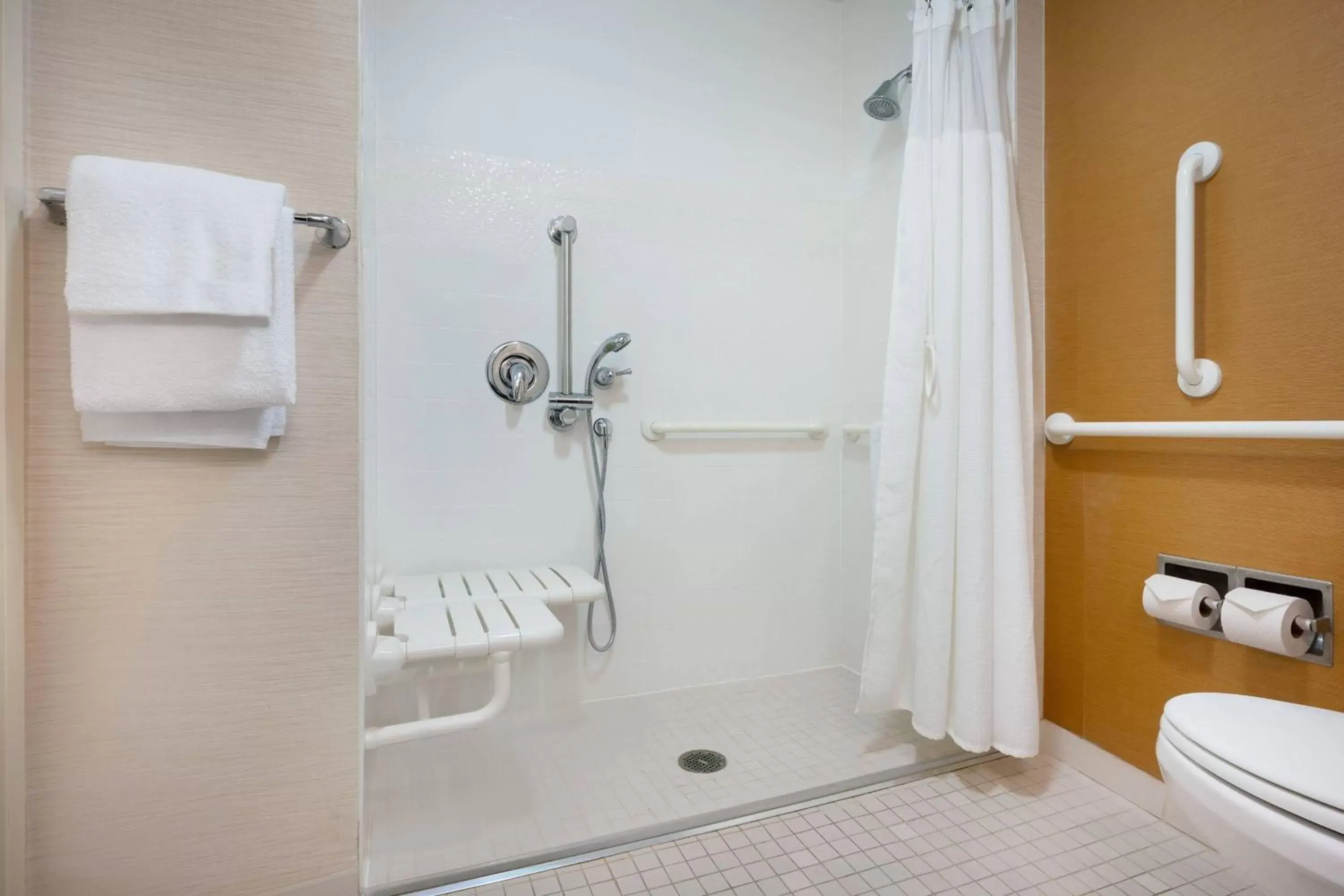 Bathroom in Fairfield Inn & Suites Chicago Midway Airport