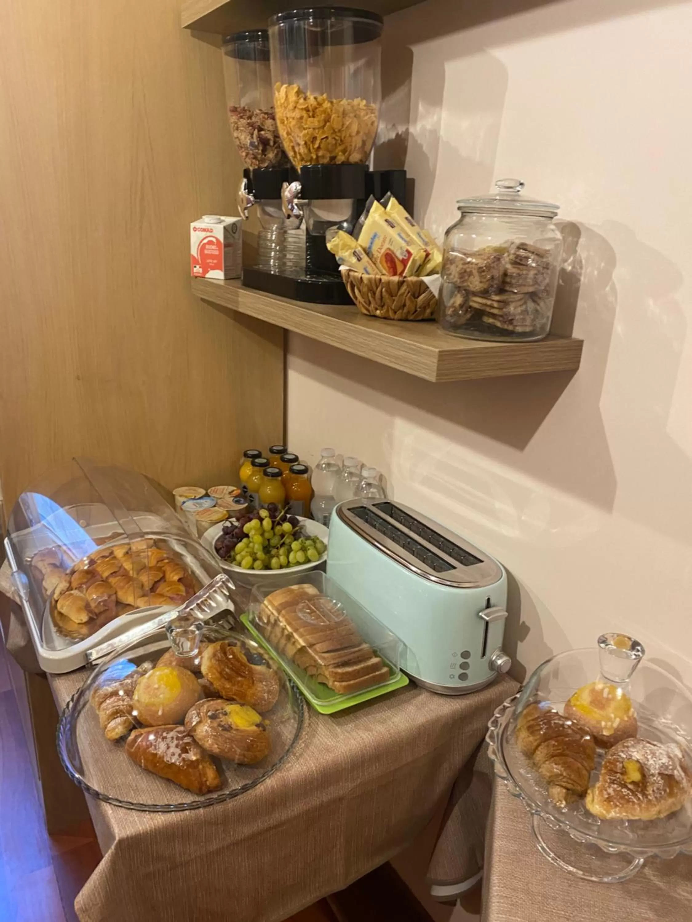 Food in AmareRomaRooms