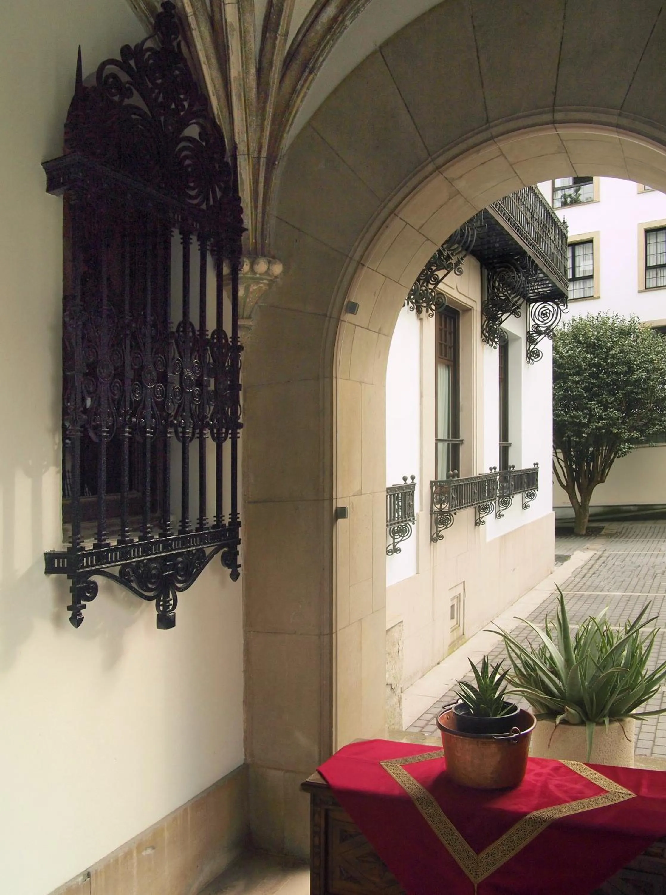 Day in Palacio Arias