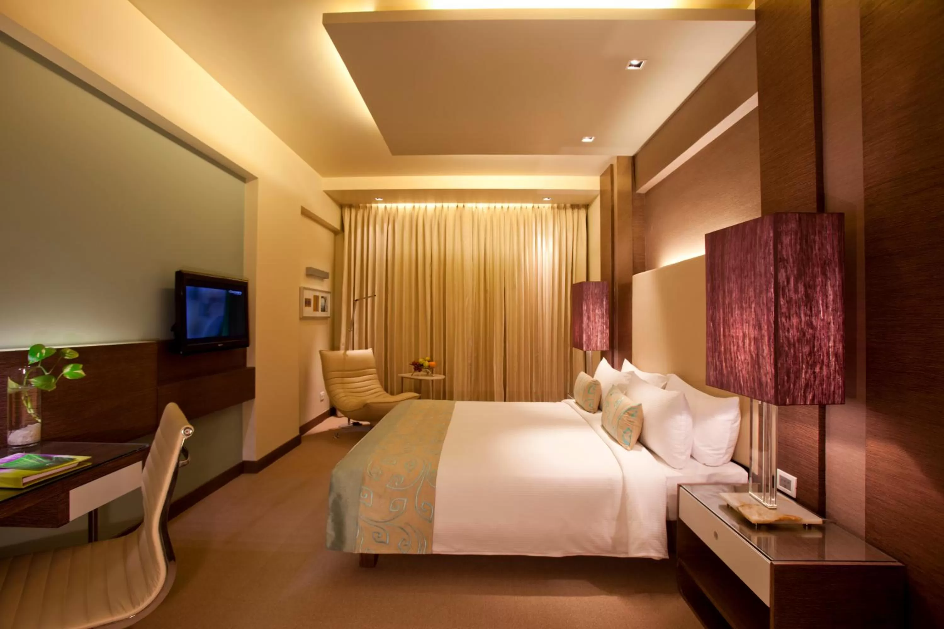 Bed in The Raintree, Anna Salai