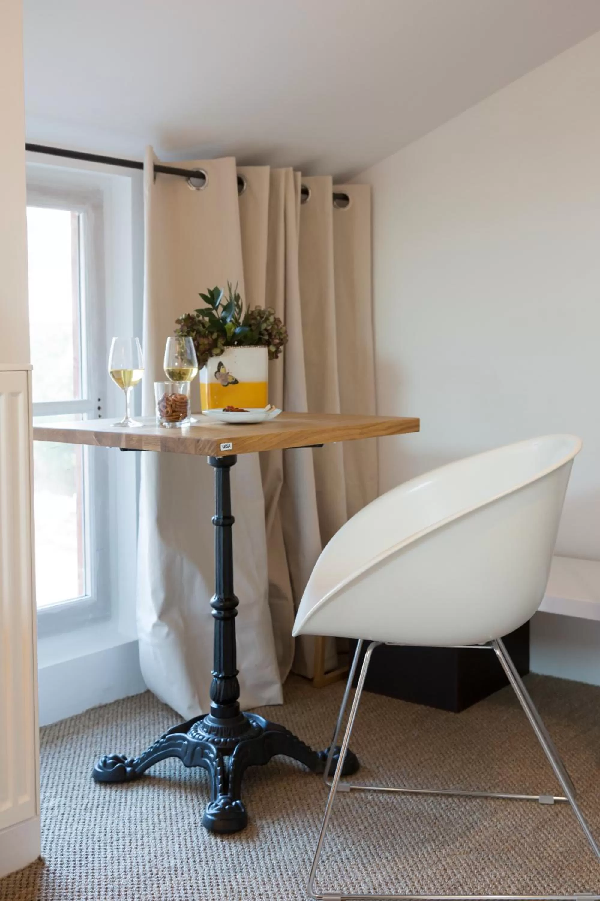 Decorative detail, Seating Area in Clos Saint Jacques - Maison d'Hôtes