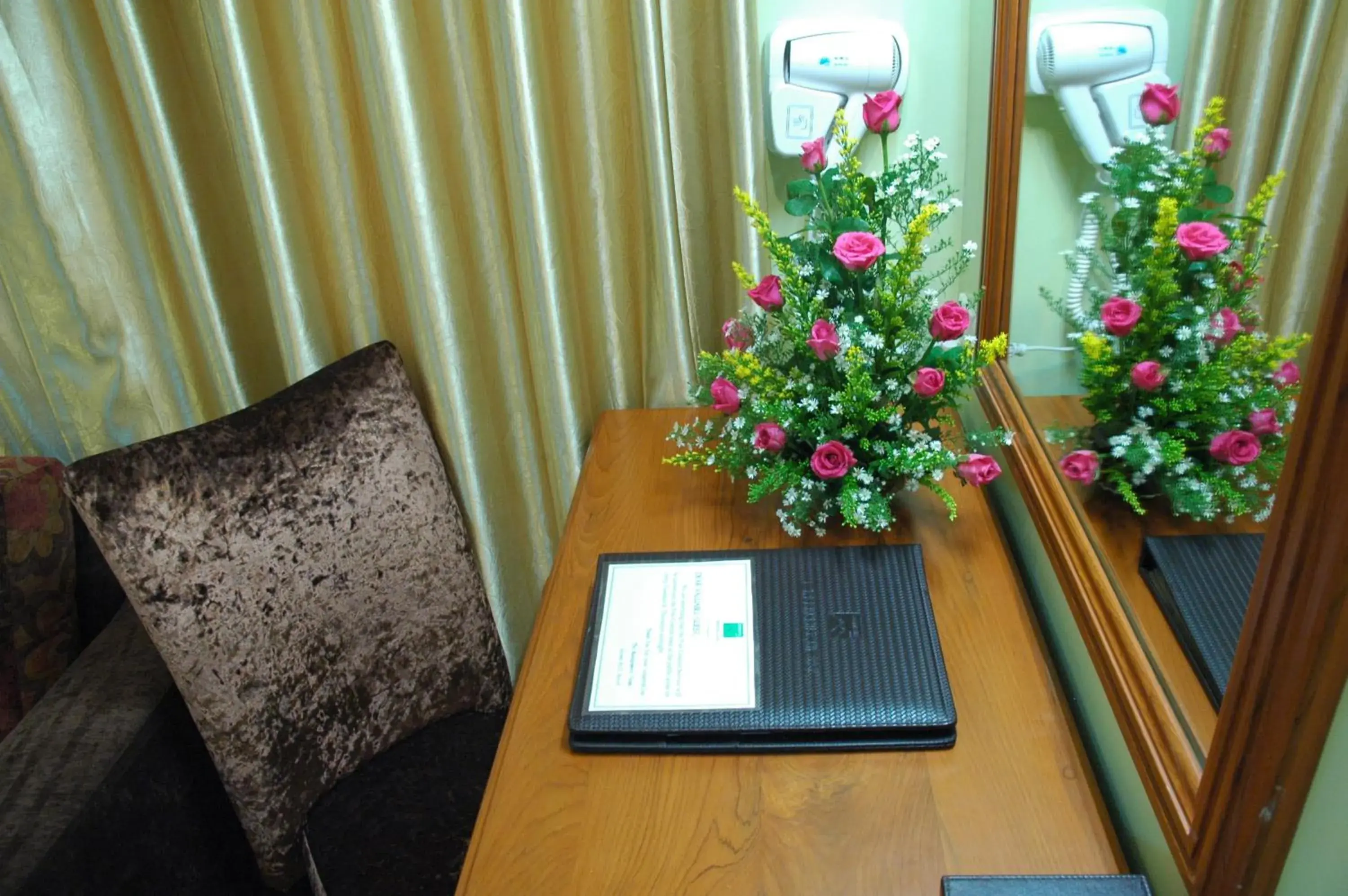 Seating area in Best Western Green Hill Hotel