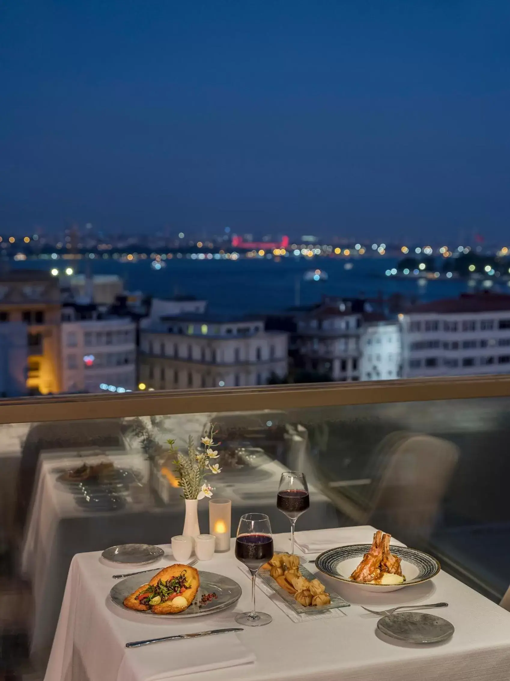 Restaurant/places to eat in Azzap Hotel Galata