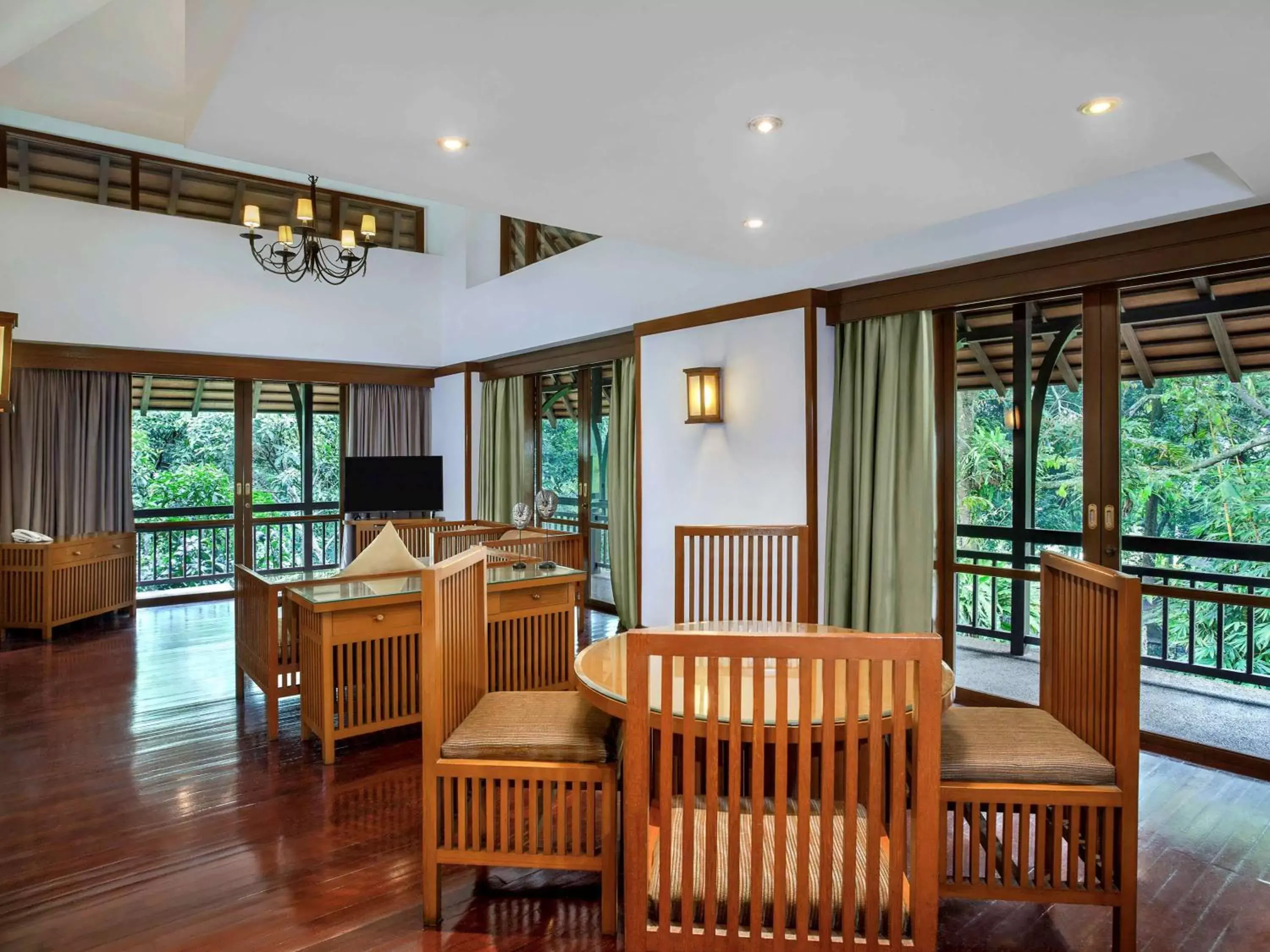 Bedroom, Restaurant/Places to Eat in Novotel Bogor Golf Resort