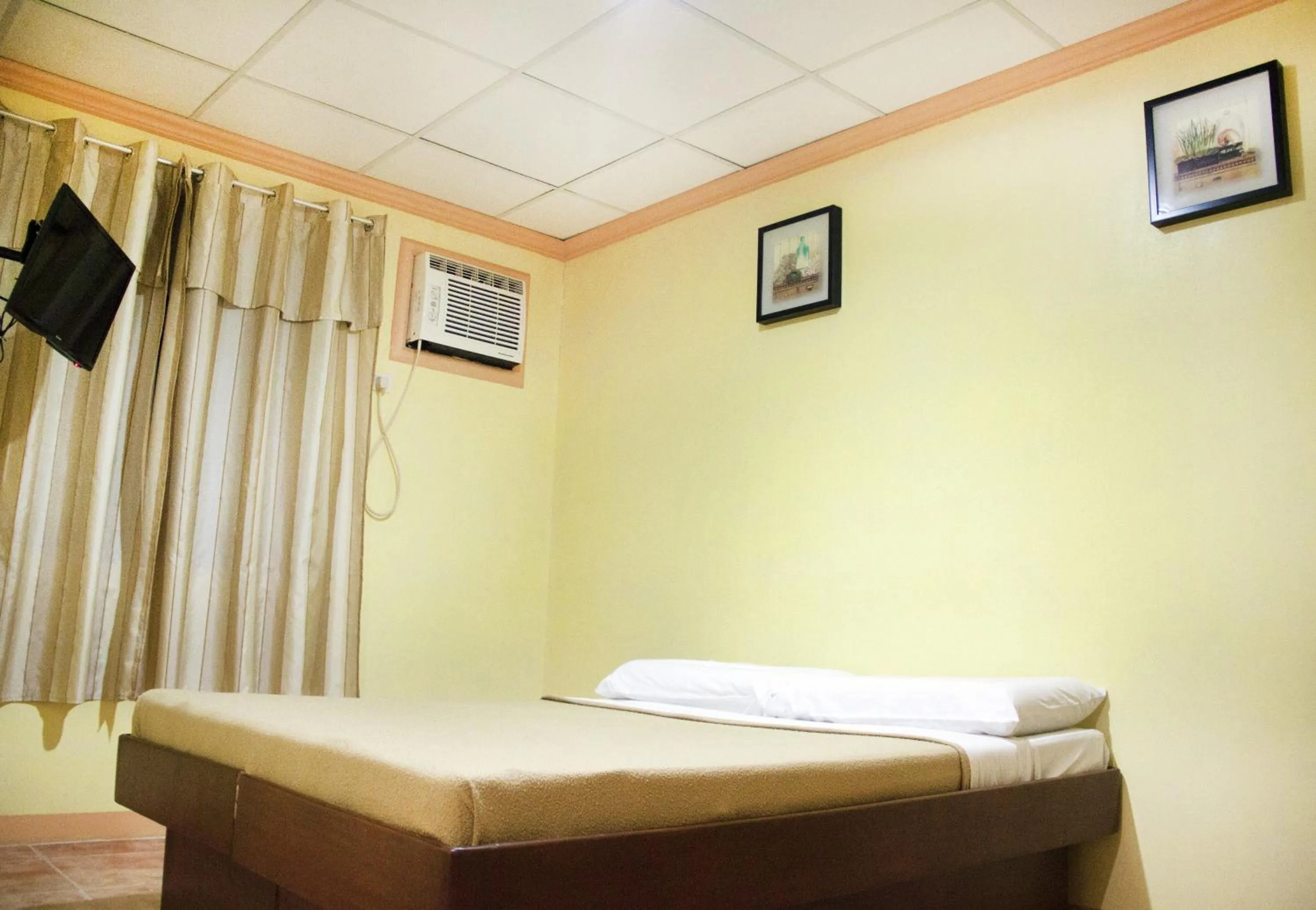 Photo of the whole room in Allson's Inn