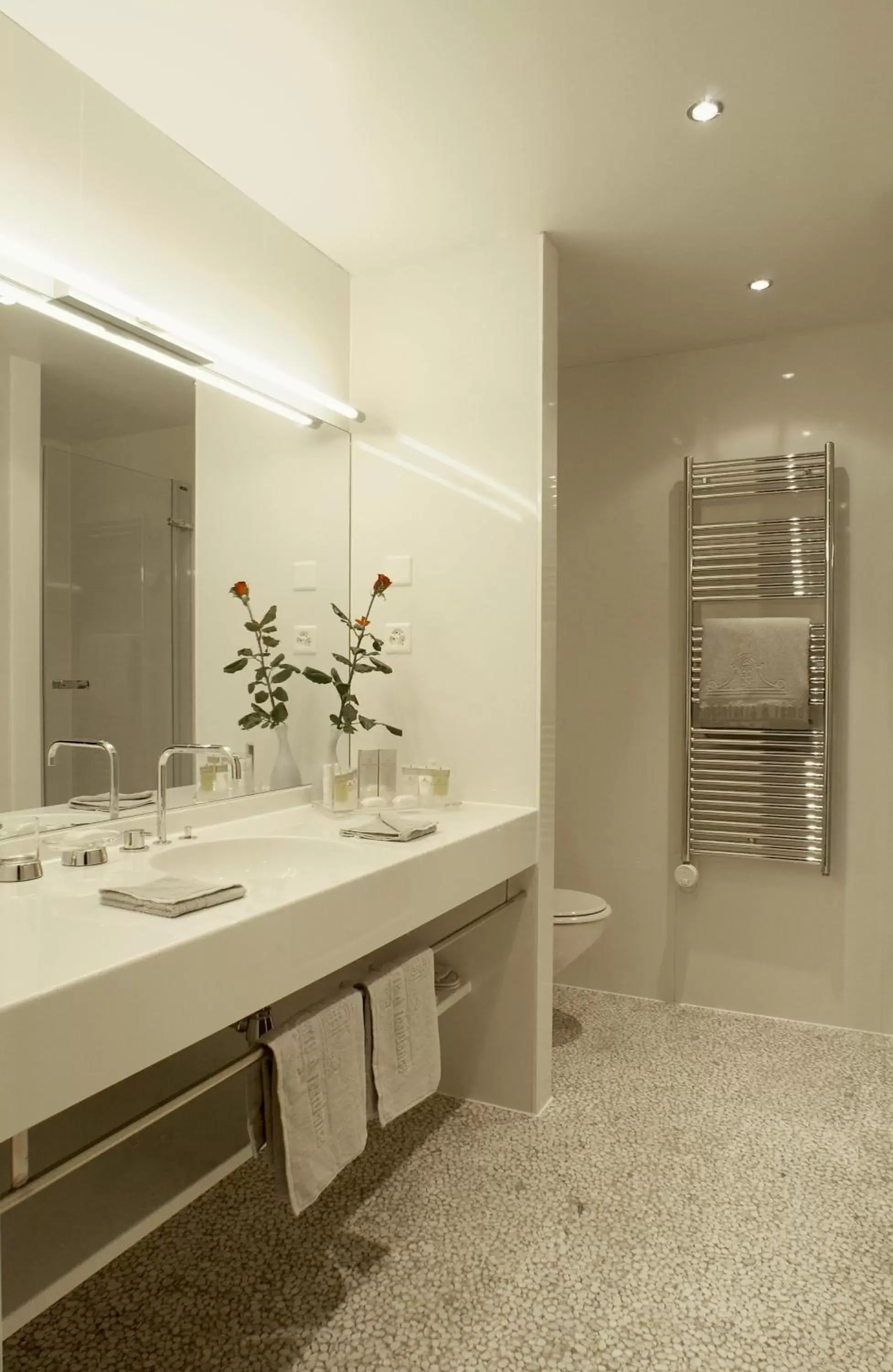 Bathroom in Hotel Angleterre & Résidence