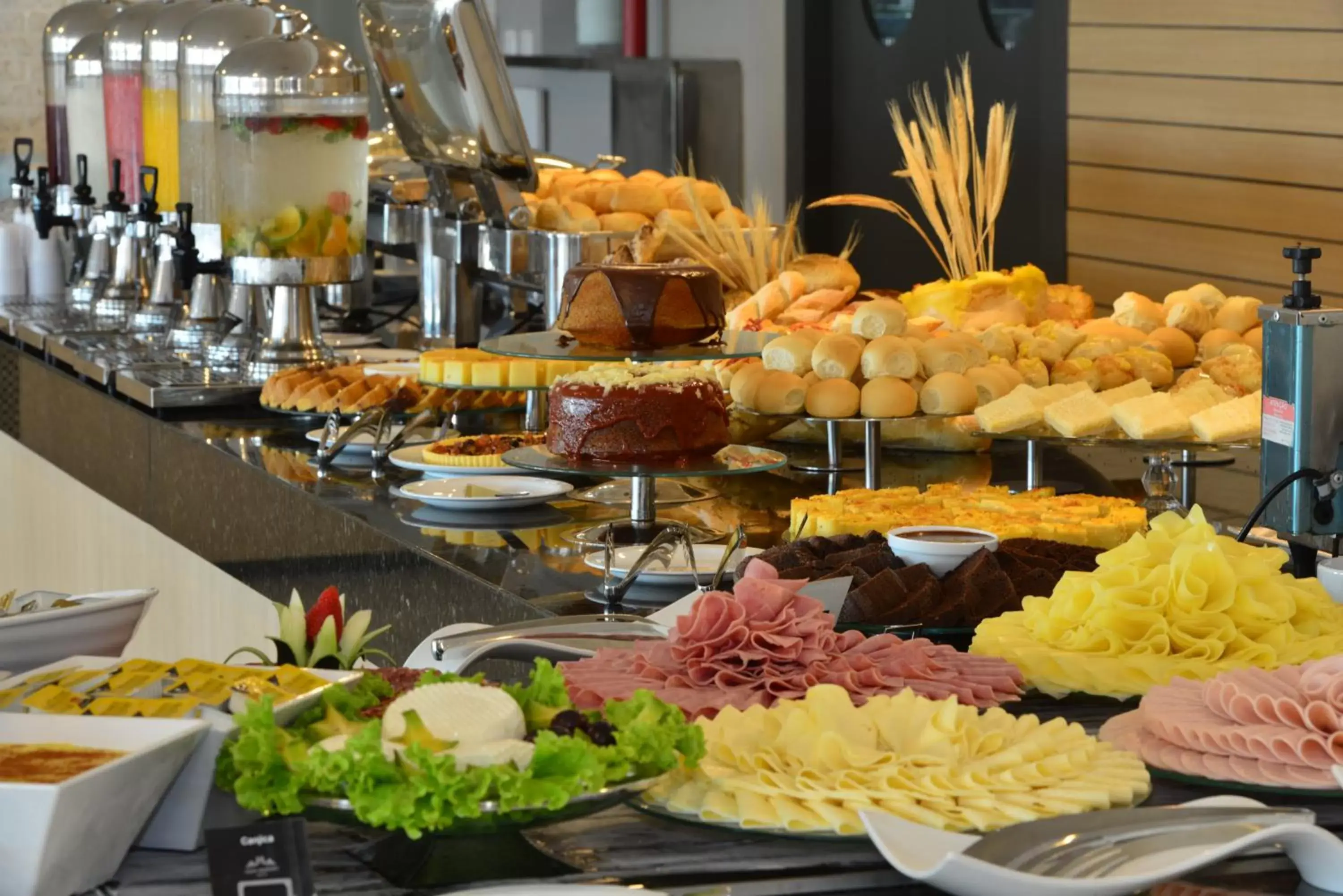 Continental breakfast, Food in Gran Mareiro Hotel