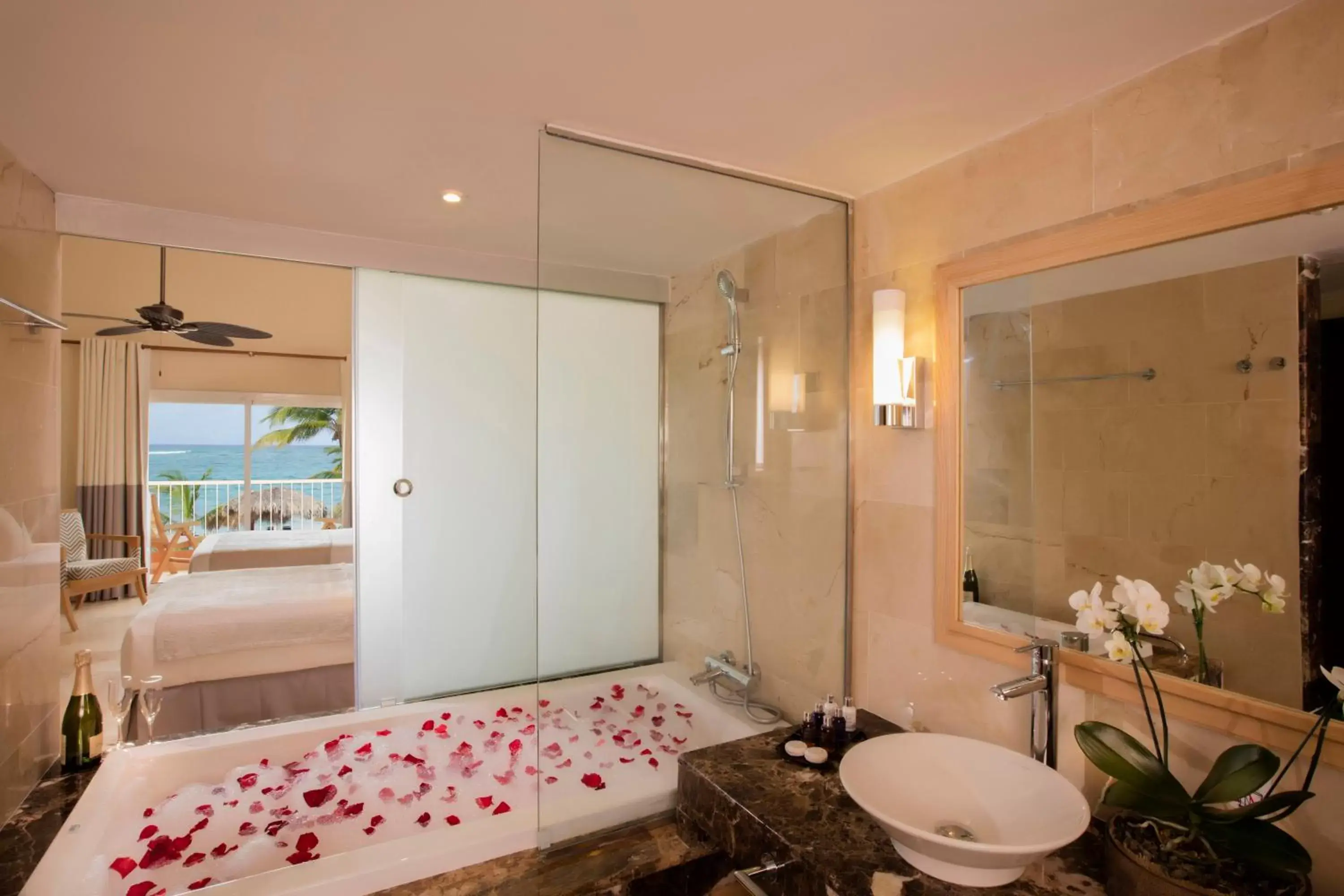 Bathroom, Bed in Grand Palladium Palace Resort Spa & Casino - All Inclusive Bathroom, Bed in Grand Palladium Palace Resort Spa & Casino - All Inclusive