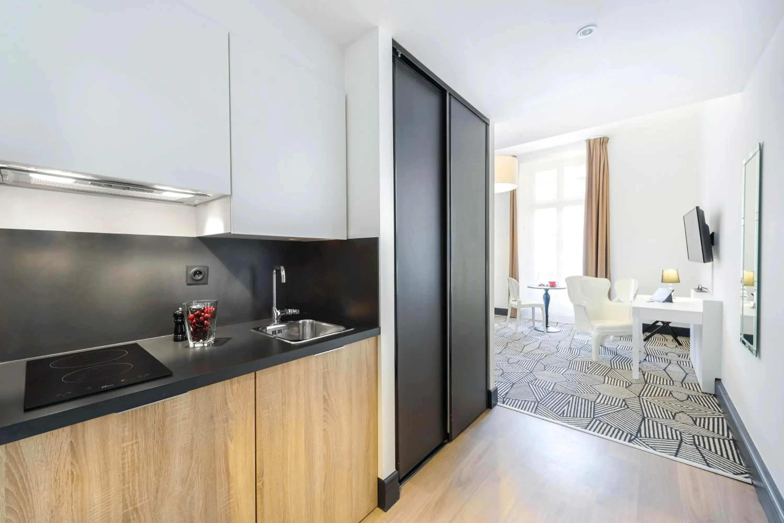 Coffee/tea facilities, Kitchen/Kitchenette in Appart City Nimes Arenes