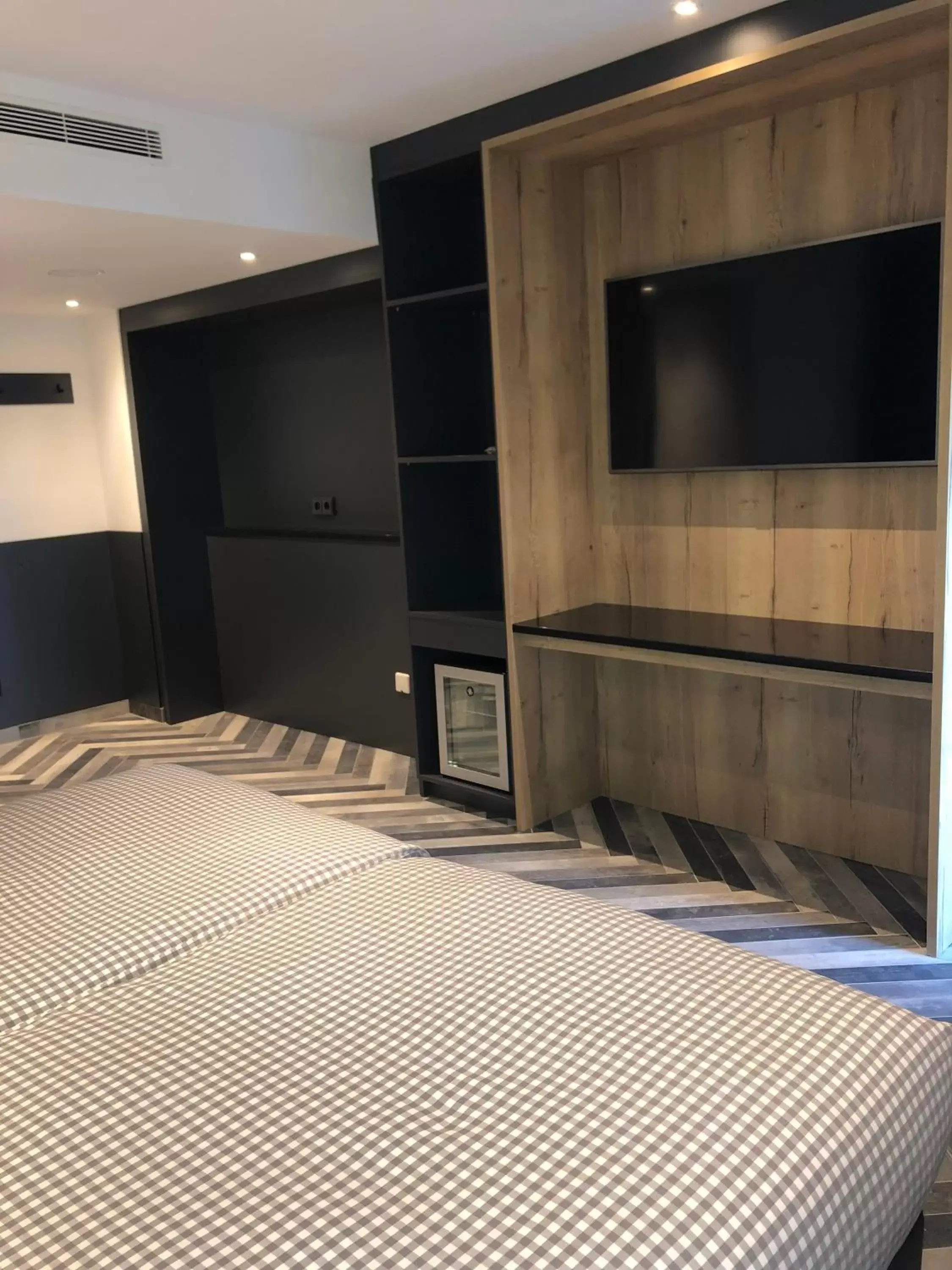 Photo of the whole room, Bed in Munich Deluxe Hotel Photo of the whole room, Bed in Munich Deluxe Hotel