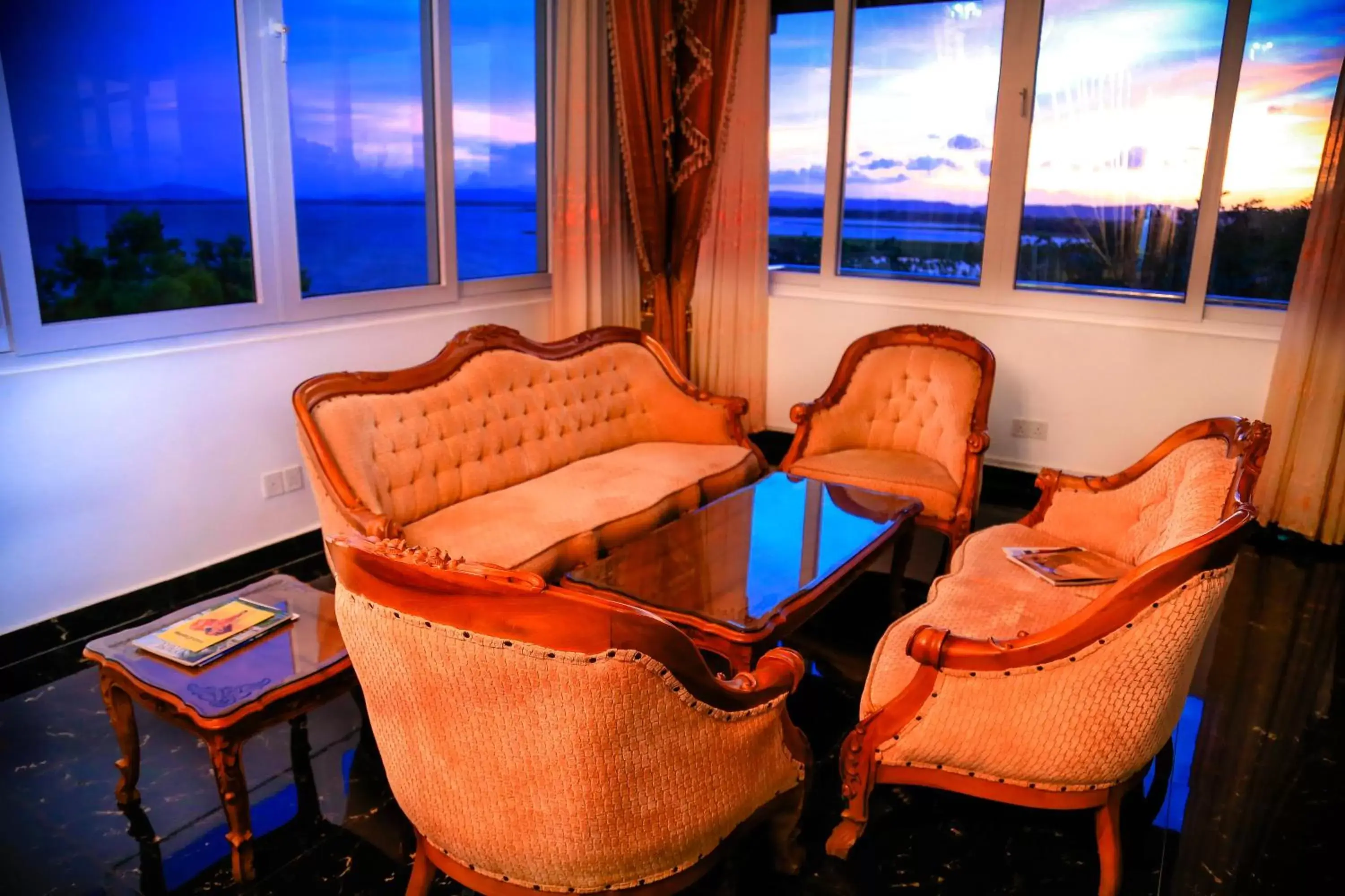 Seating Area in Hotel Sudu Araliya