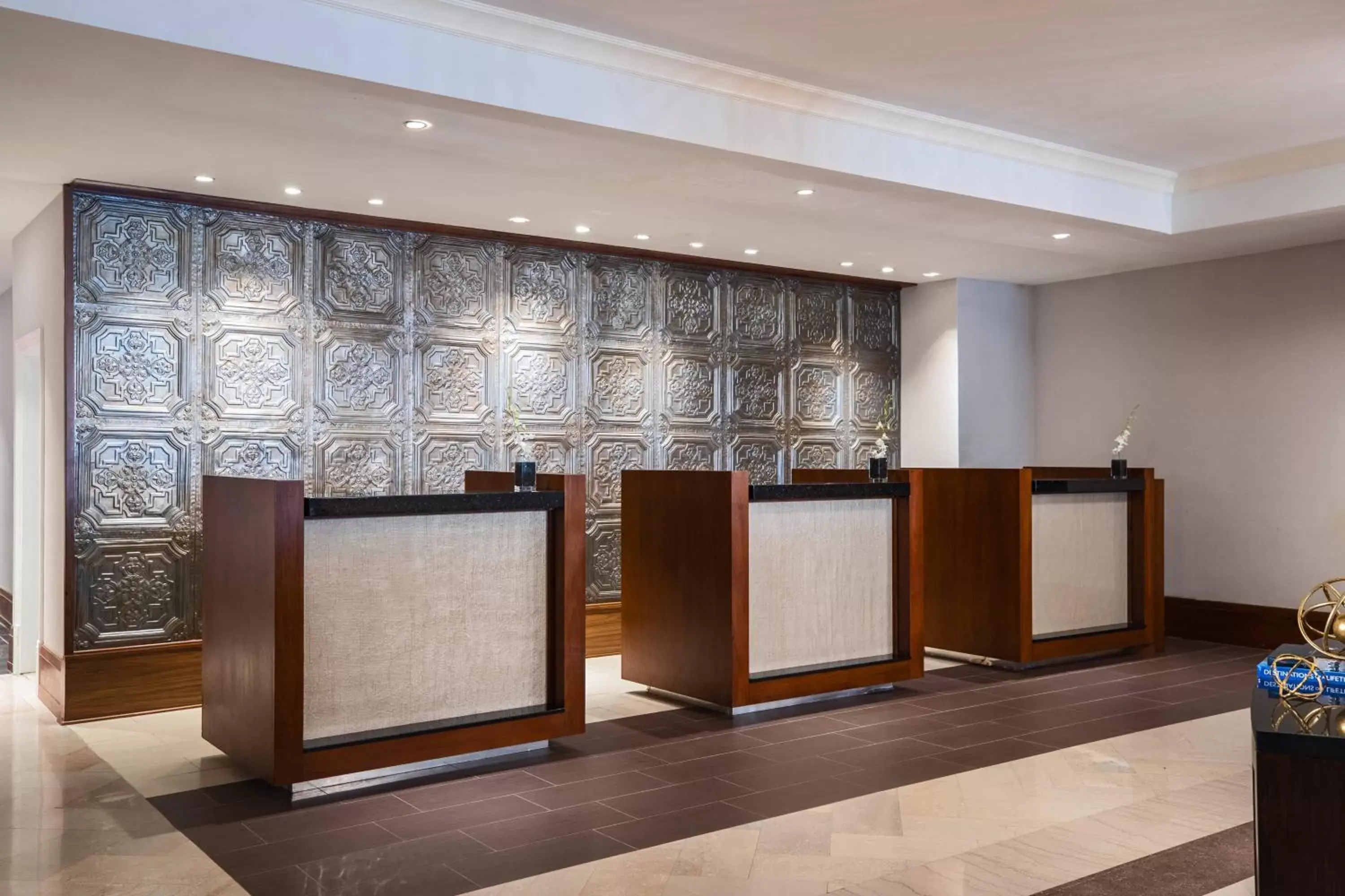 Property building, Lobby/Reception in Renaissance Des Moines Savery Hotel