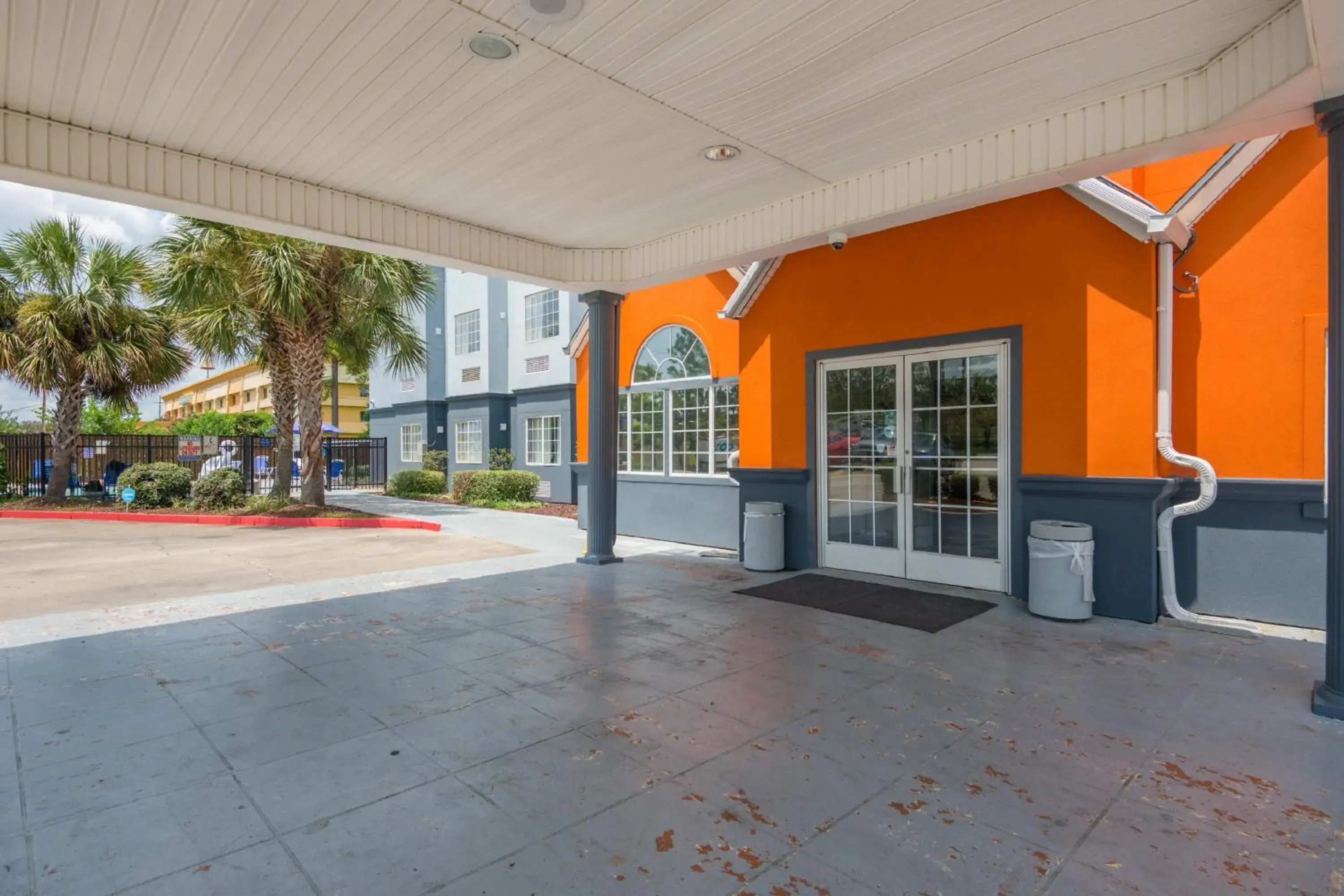 Facade/entrance in Trident Inn & Suites, Baton Rouge