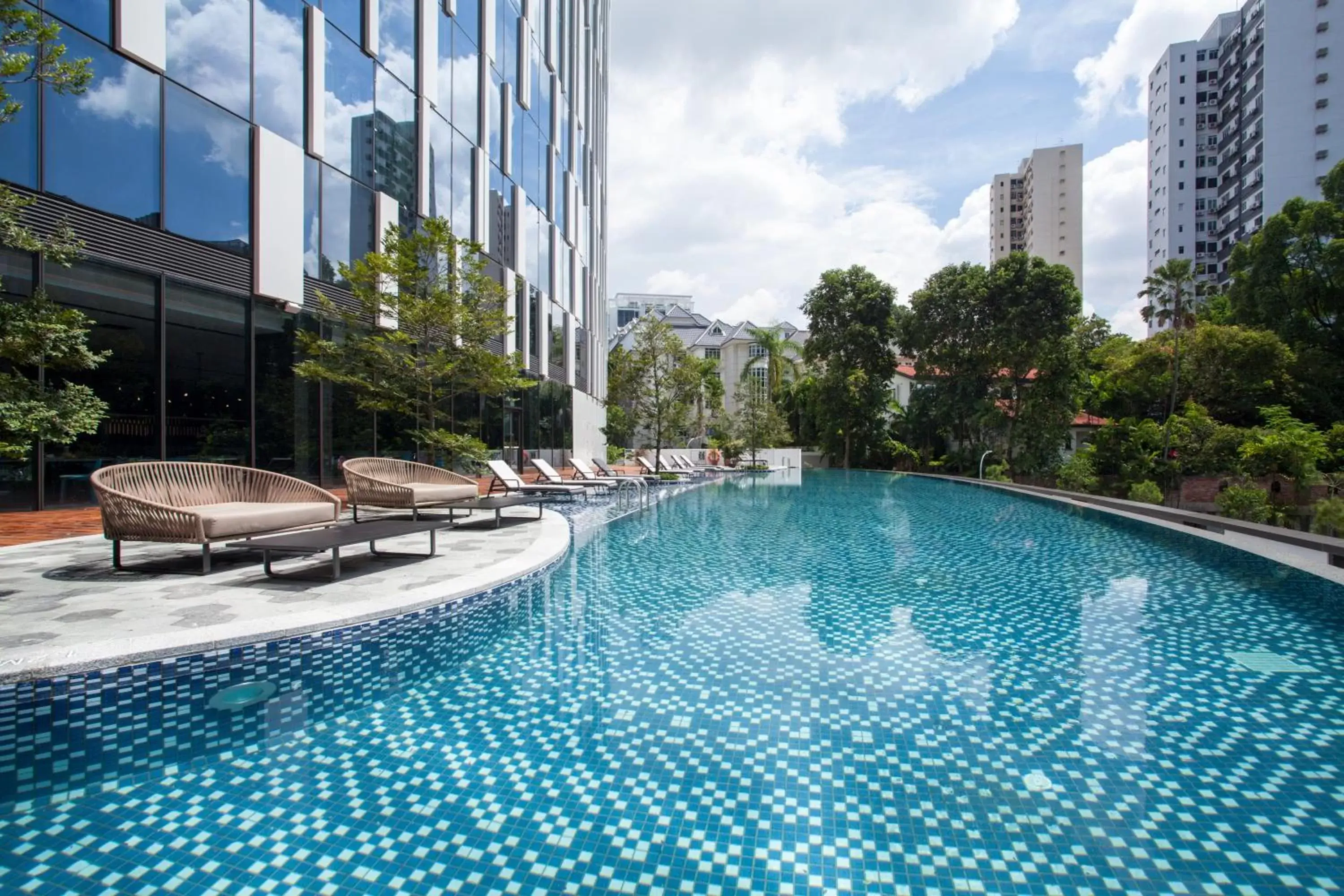 Swimming Pool in Mercure Singapore On Stevens