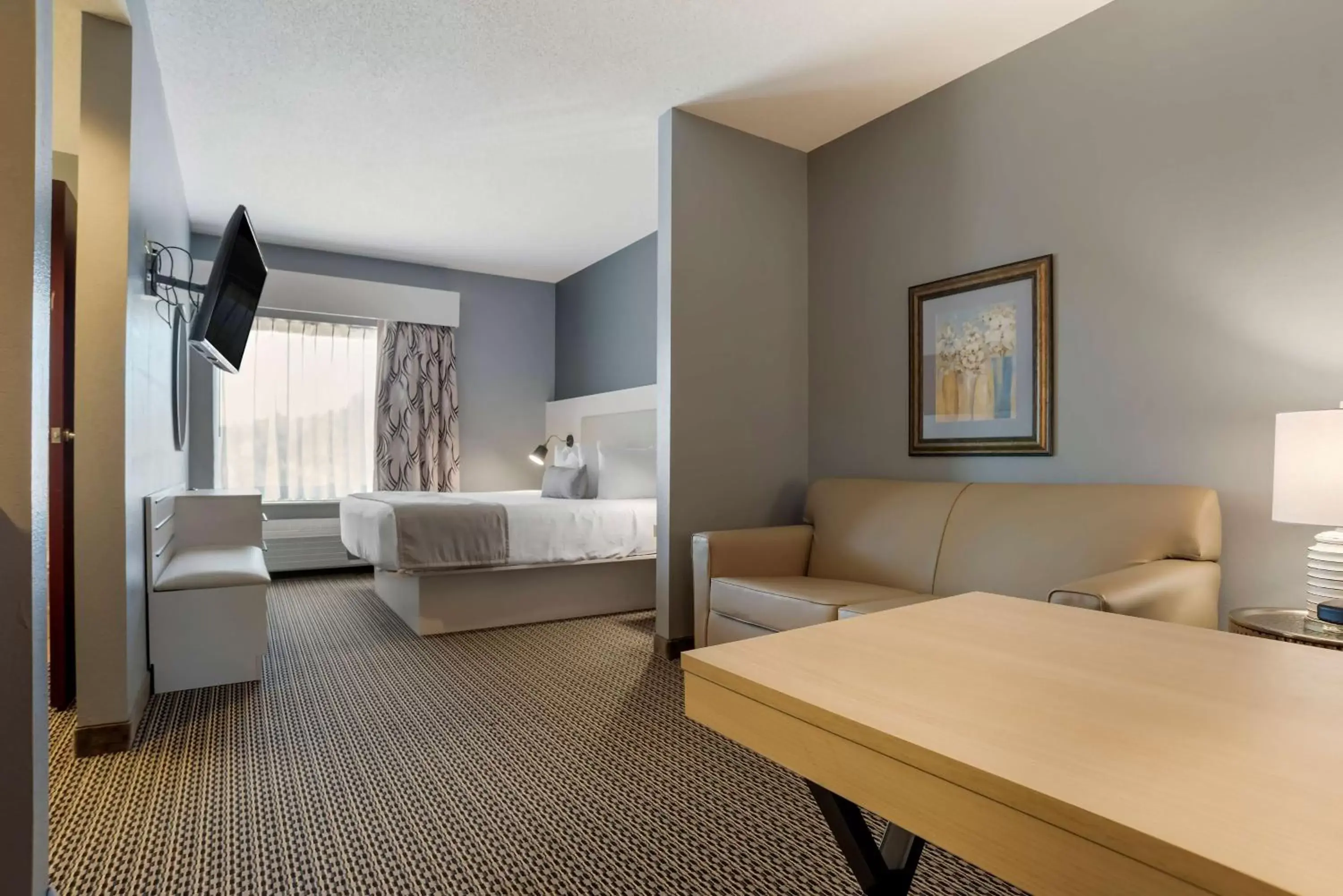 Bedroom, Seating Area in Best Western Plus Two Rivers Hotel & Suites