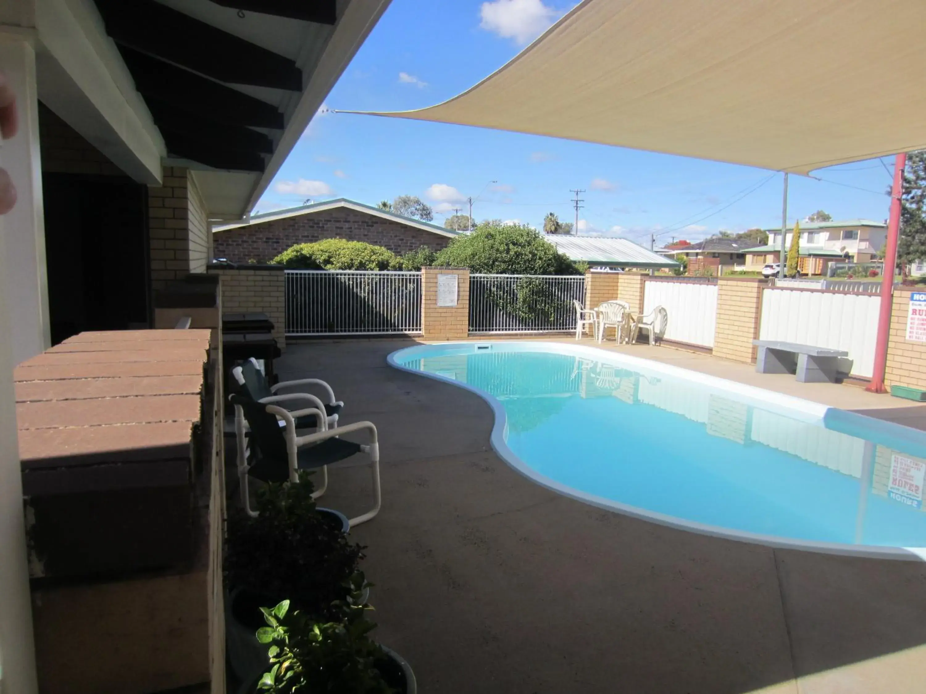 Swimming Pool in Top of the Town Motel