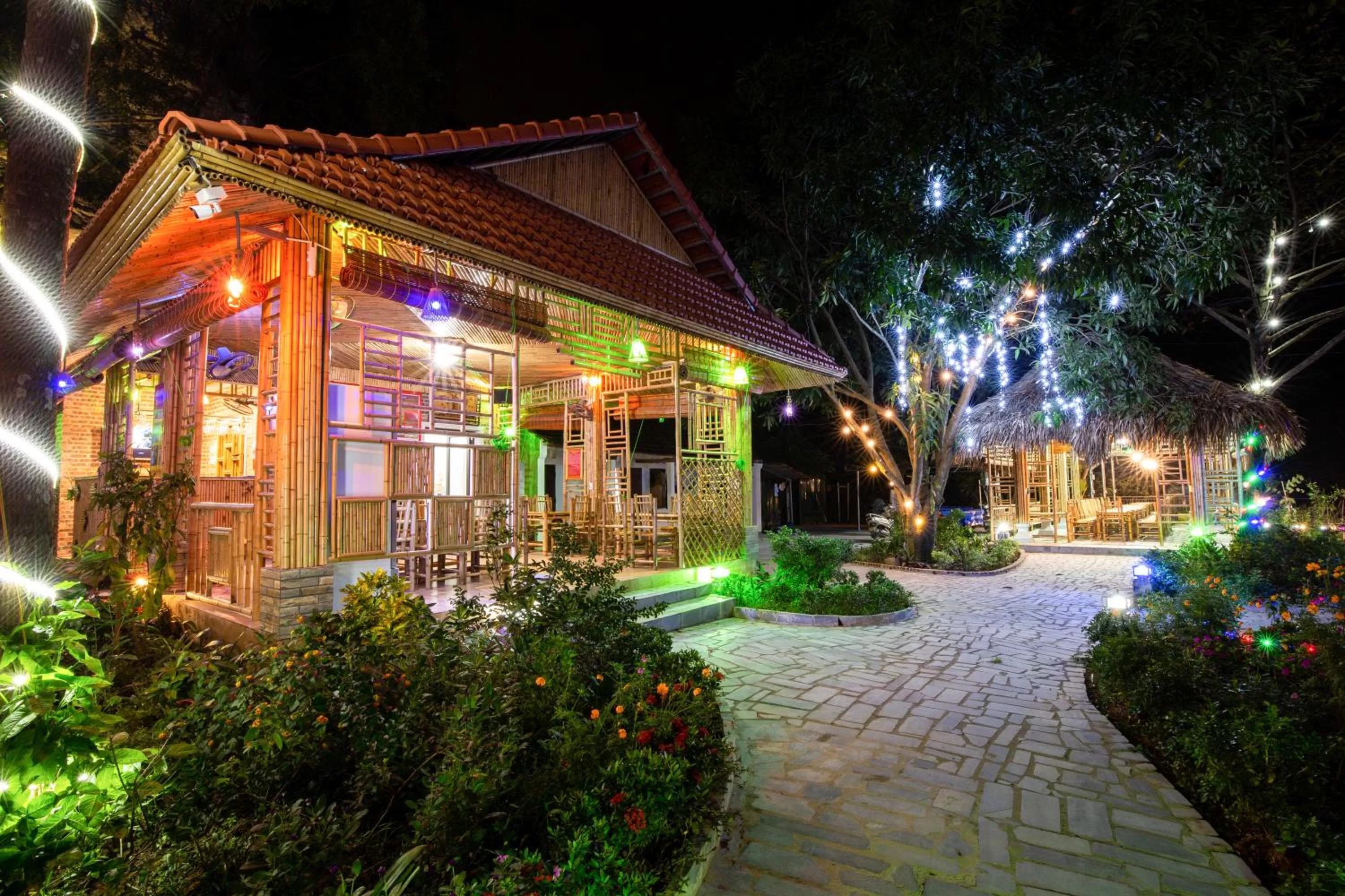 HoangLong Riverside Homestay