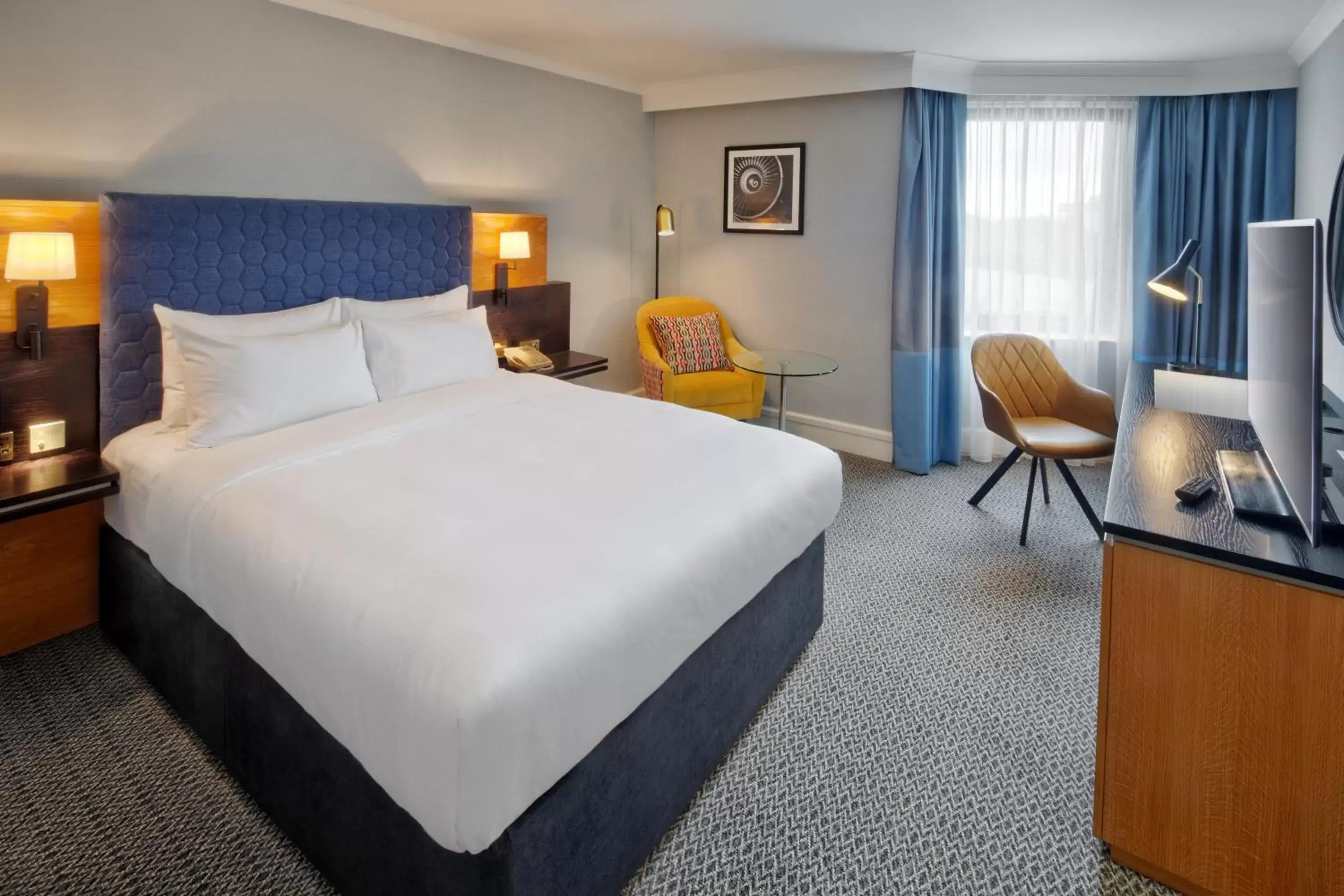 Bedroom, Bed in DoubleTree by Hilton Manchester Airport