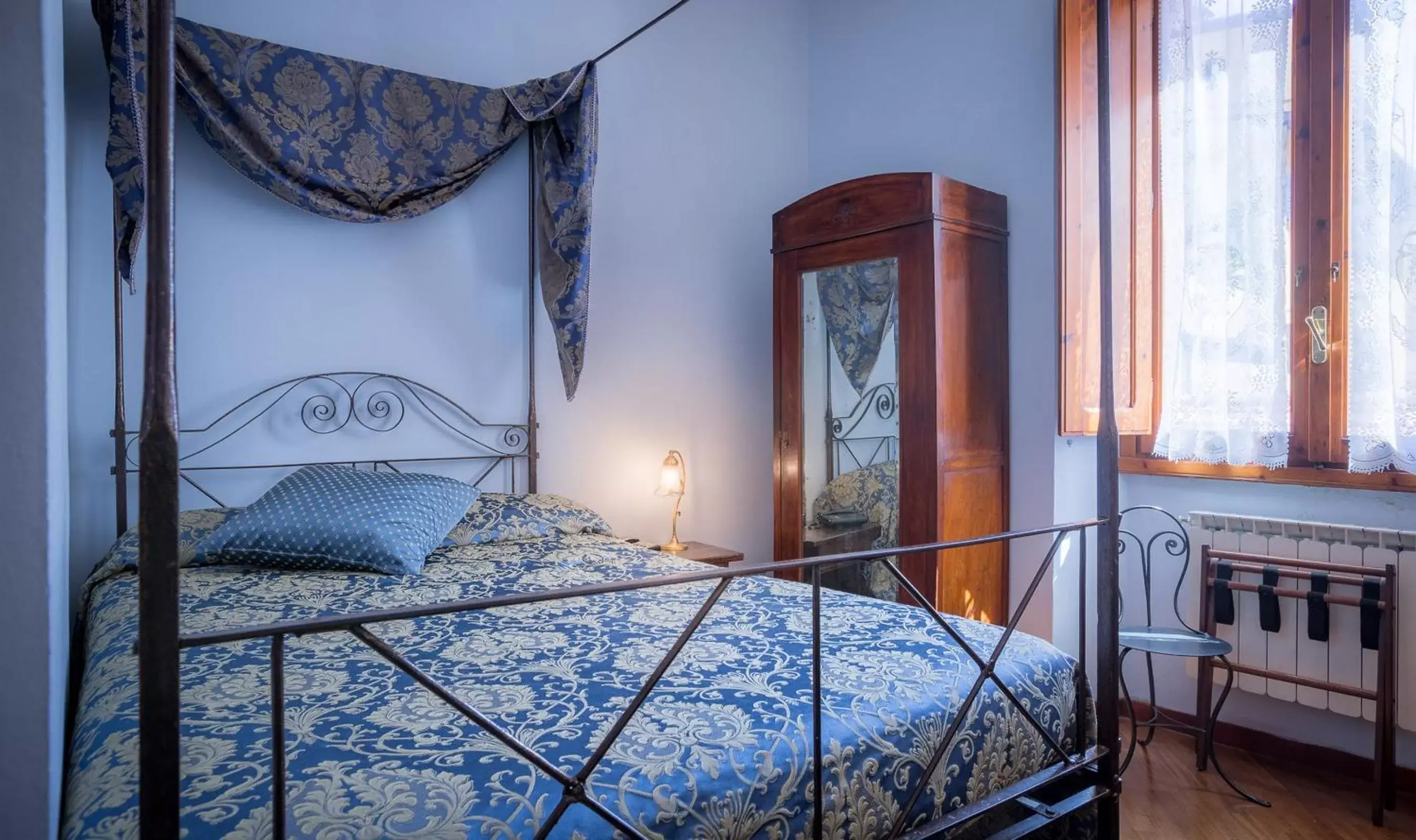 Photo of the whole room, Bed in Hotel Torre Guelfa Palazzo Acciaiuoli