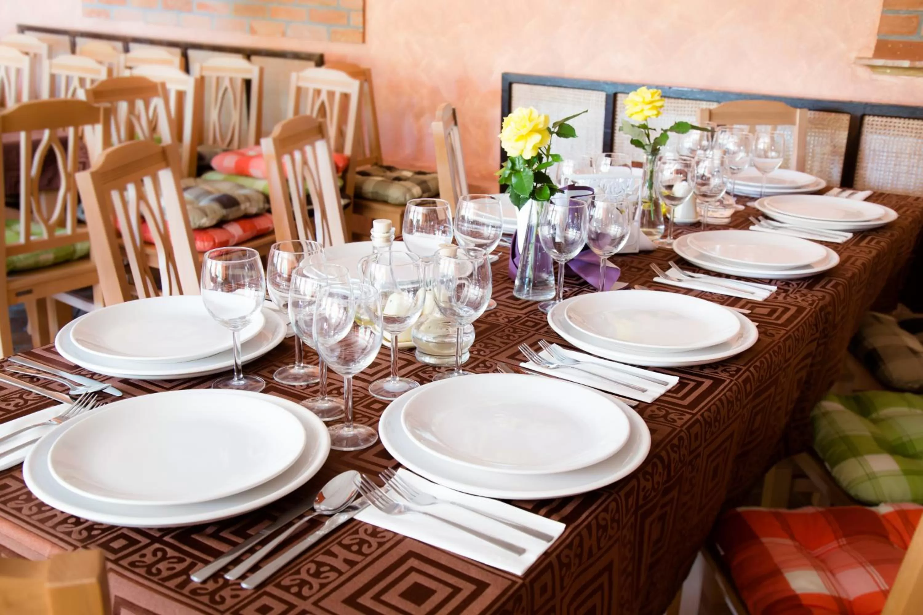 Restaurant/places to eat in Country Court